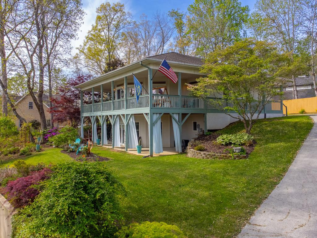 218 Lakeshore Drive