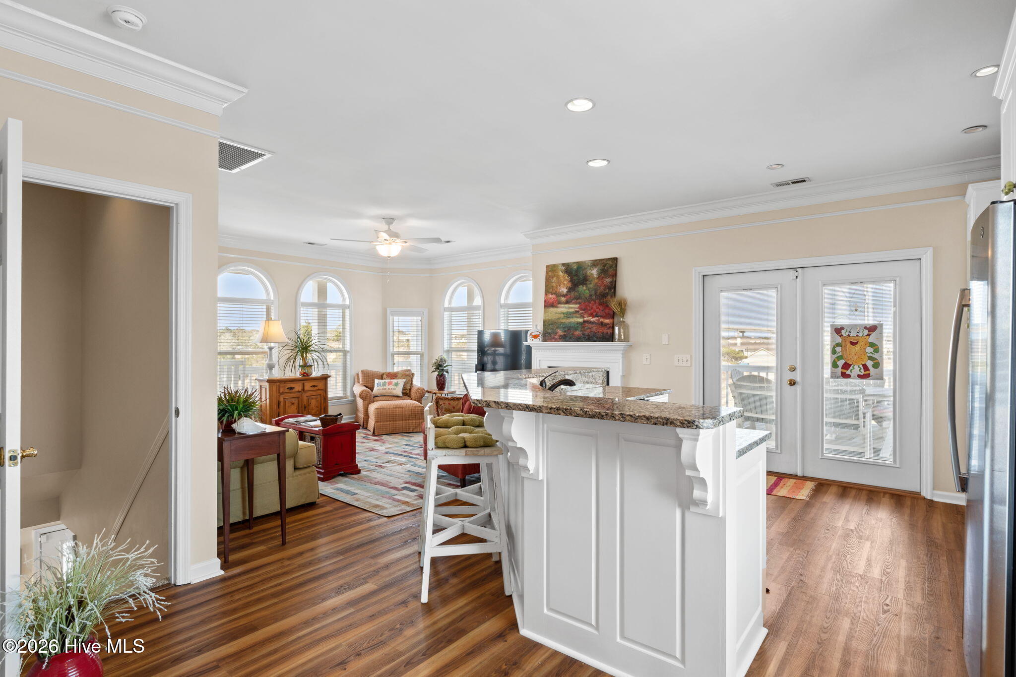 100561633 | Photo 11