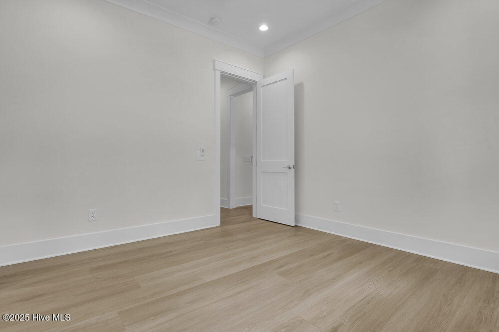 100566055 | Photo 19