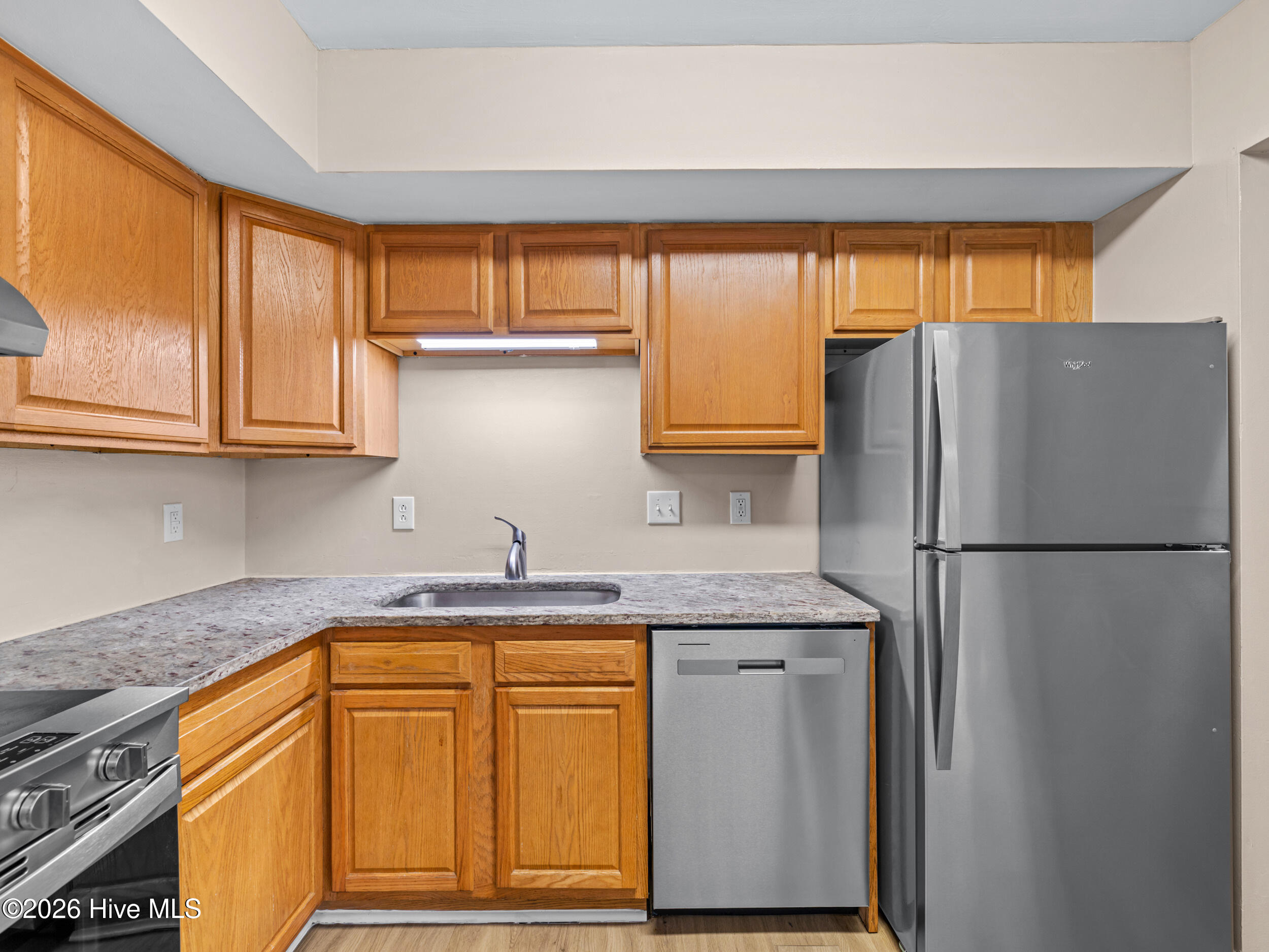 100560419 | Photo 16