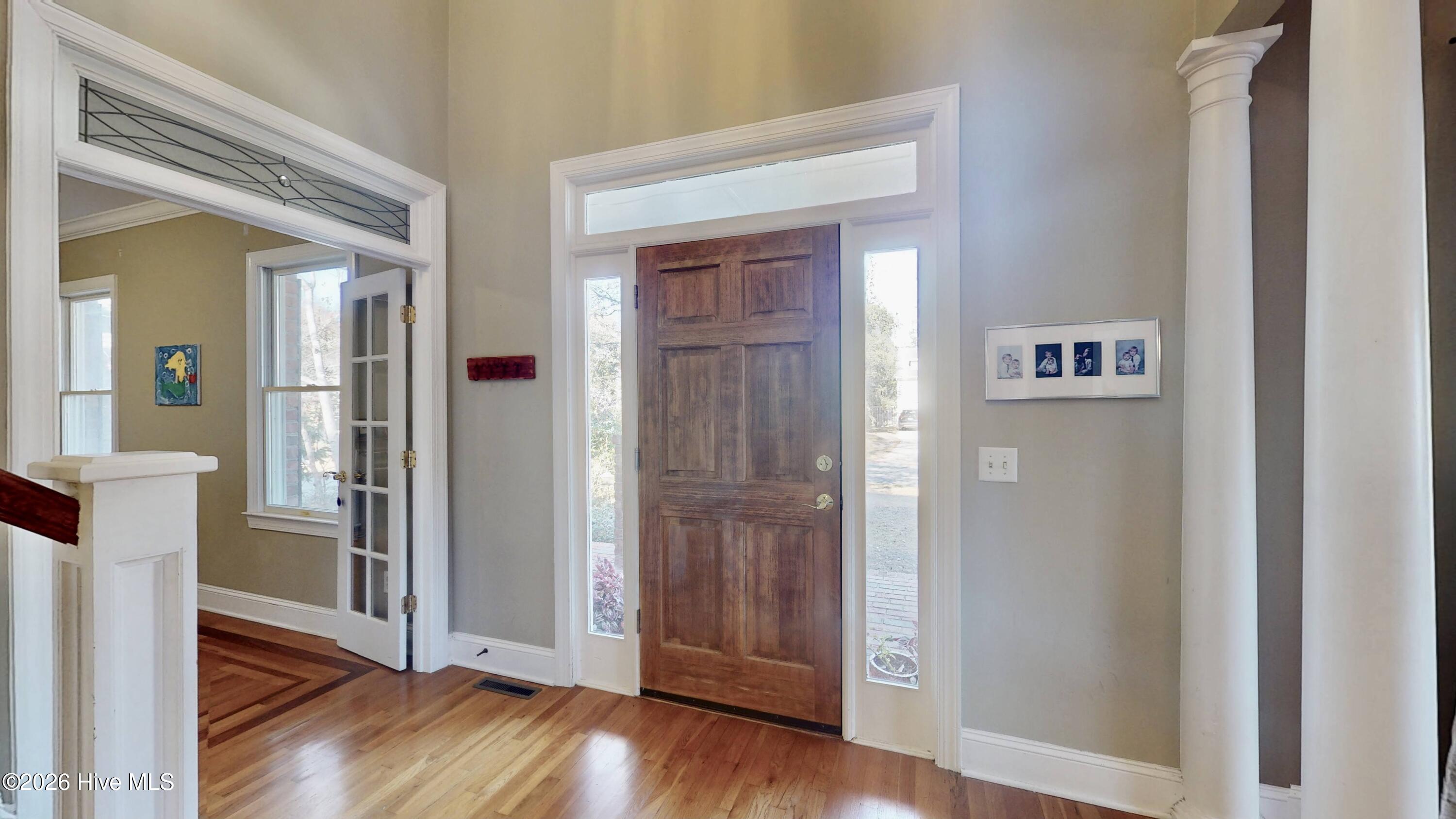 100549093 | Photo 17