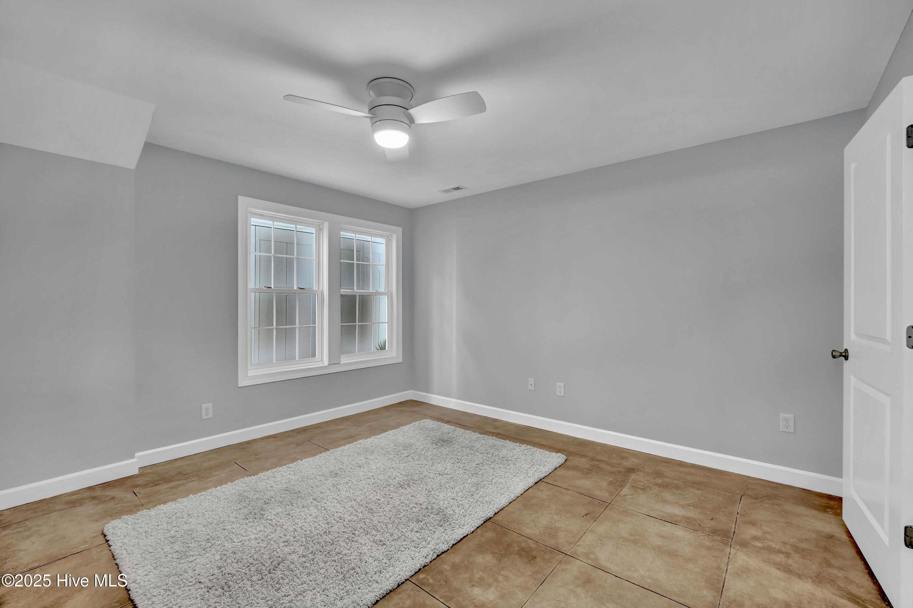 100523371 | Photo 43