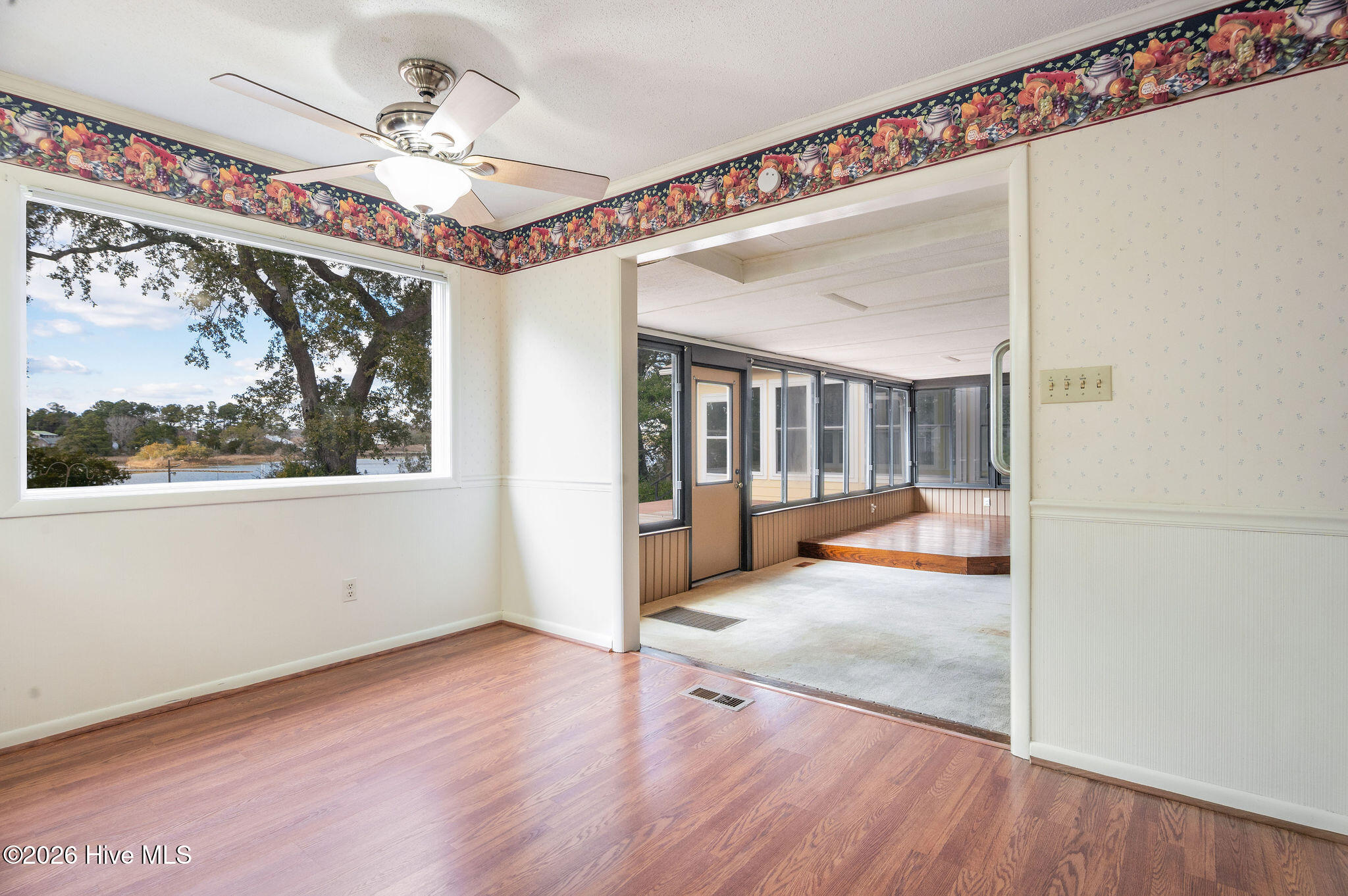 100556602 | Photo 21