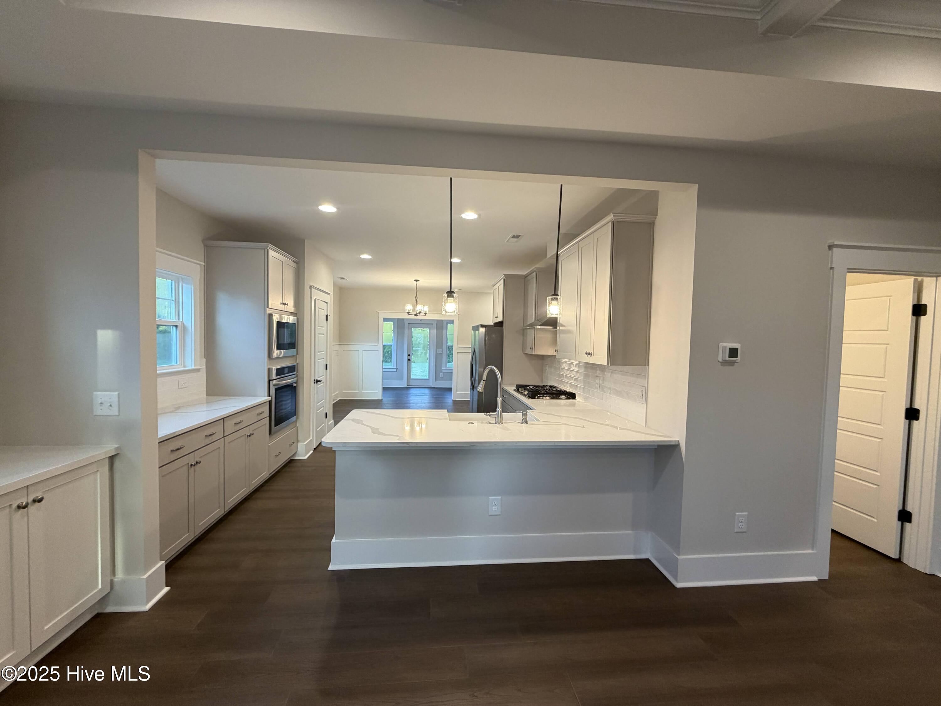 100521695 | Photo 11