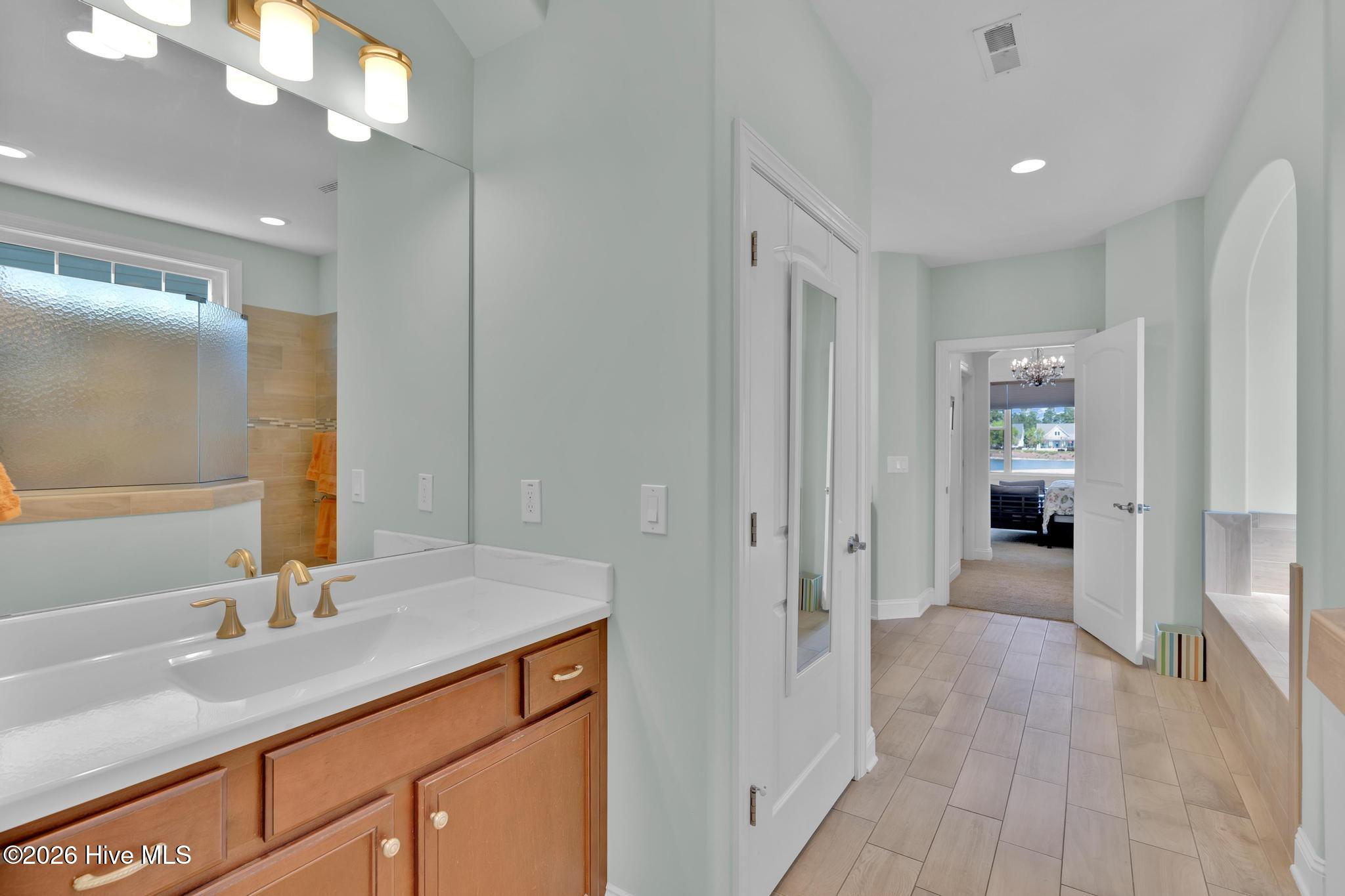 100569949 | Photo 29