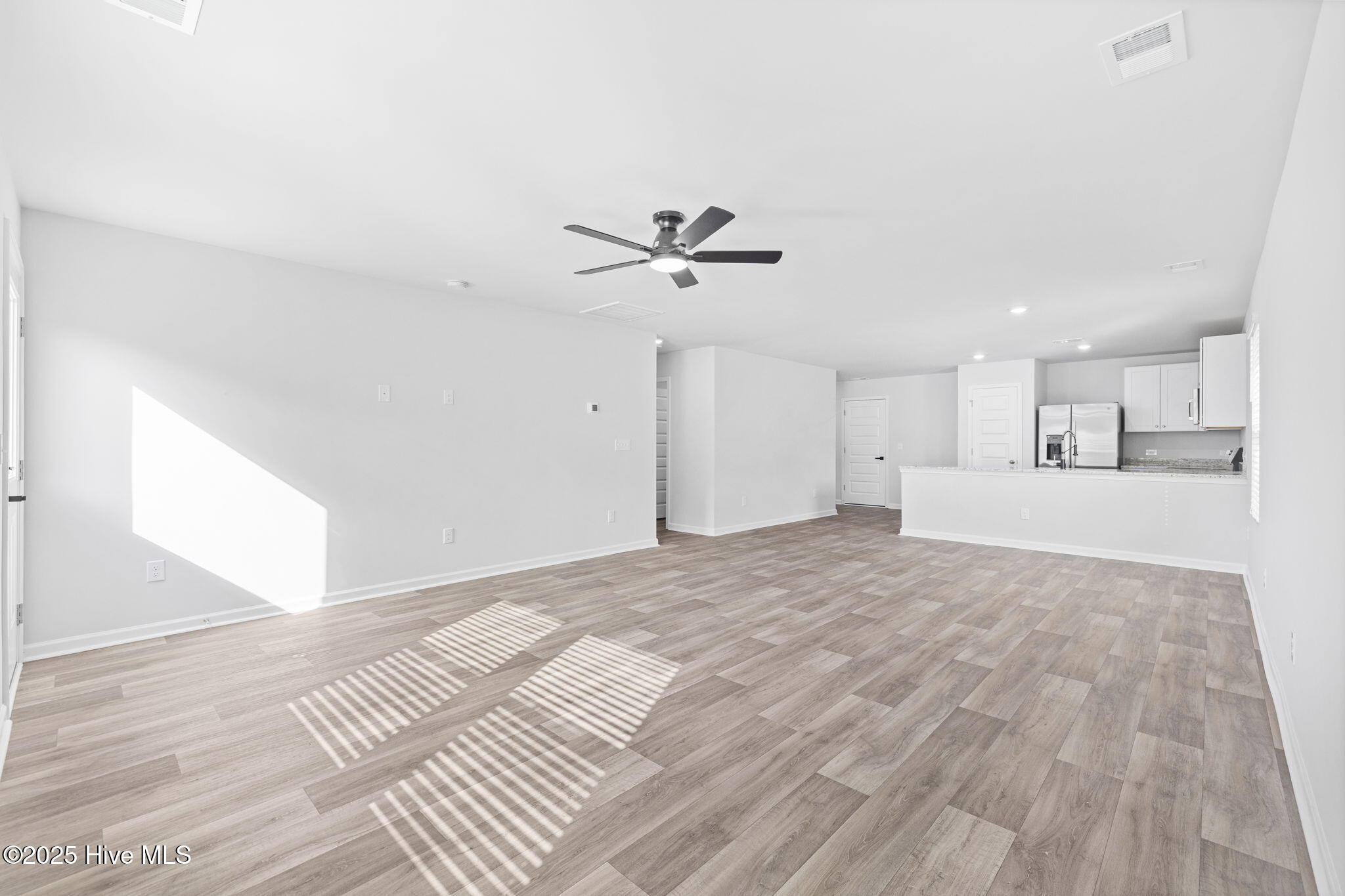 100544084 | Photo 10