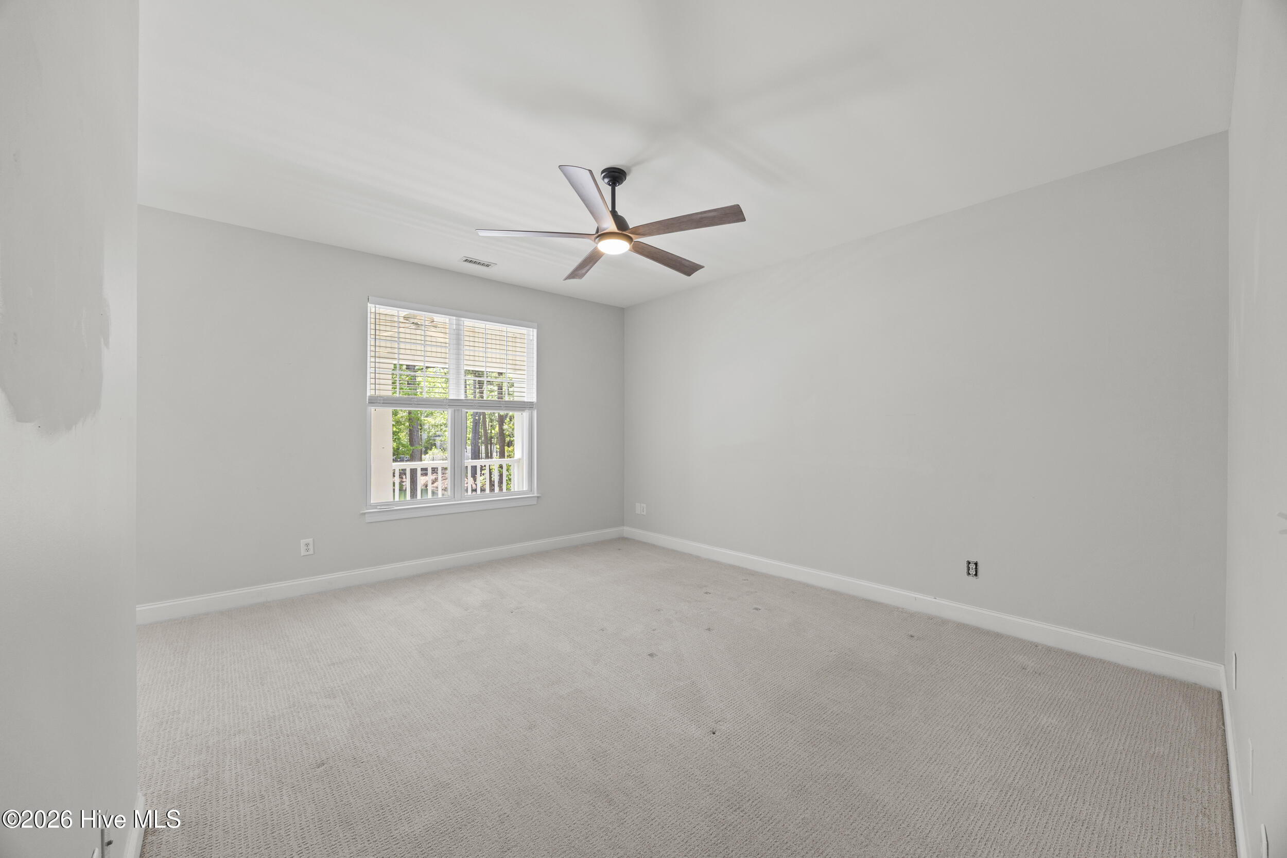 100567913 | Photo 29