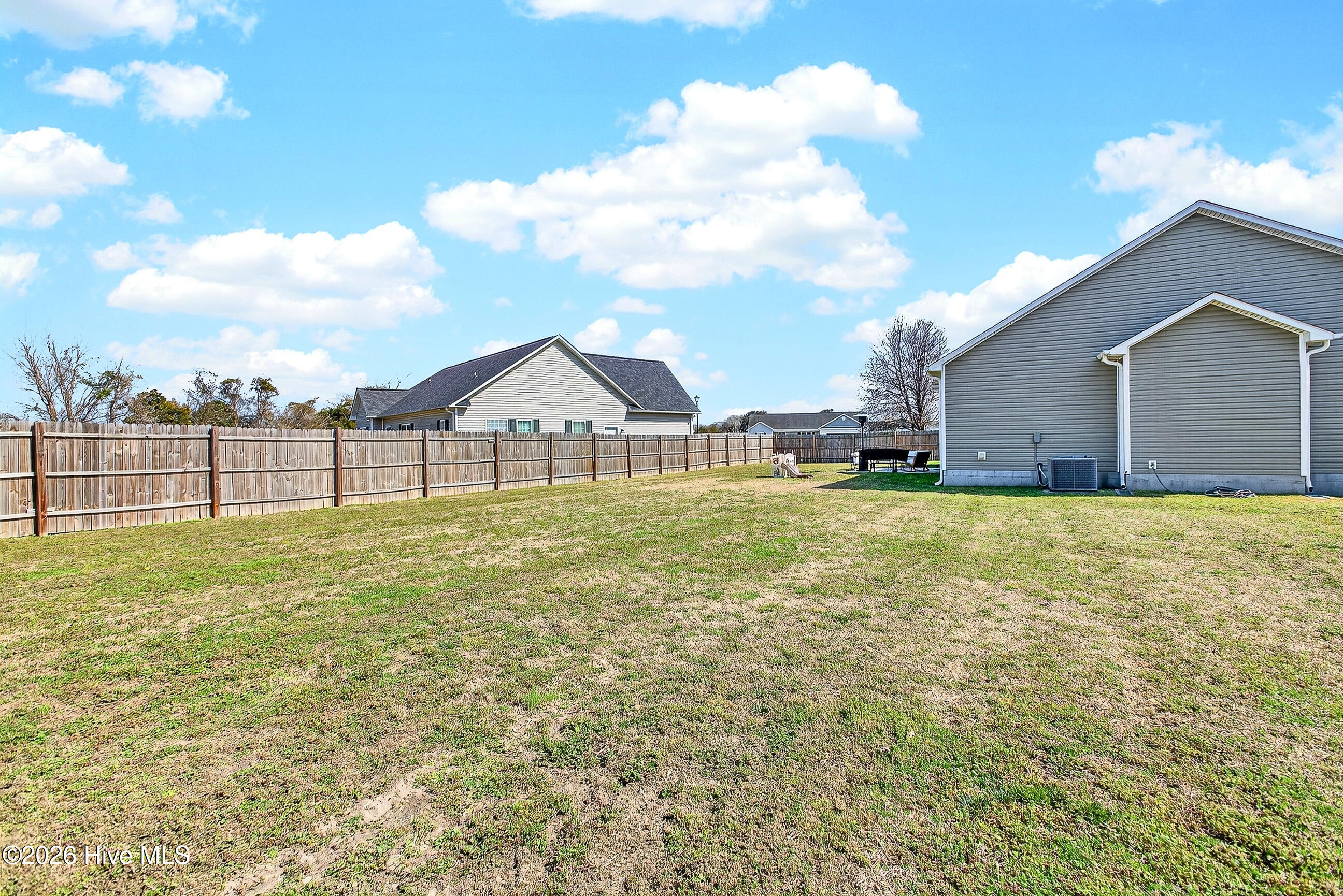 100558370 | Photo 23