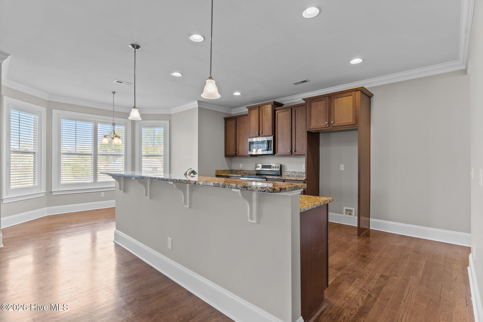 100555692 | Photo 14