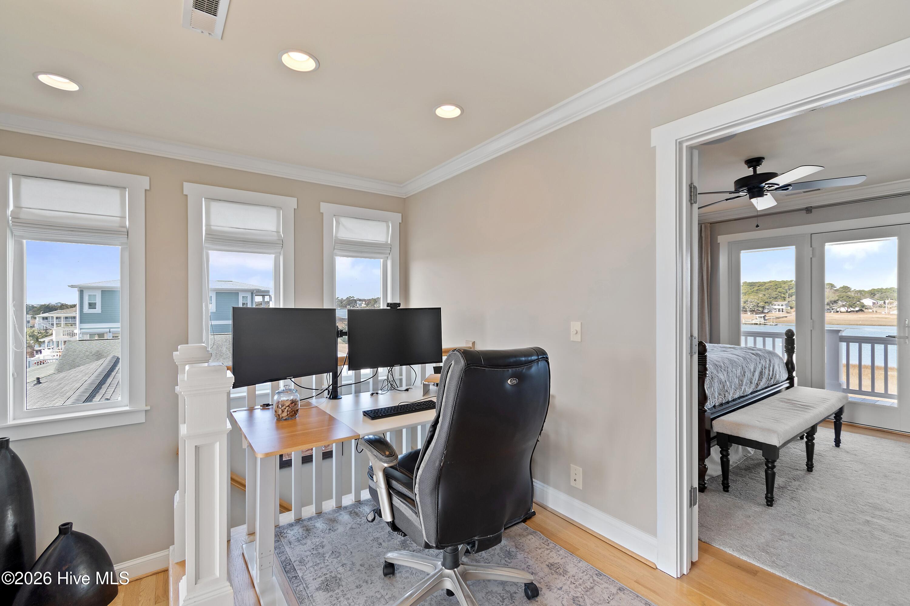 100547870 | Photo 30