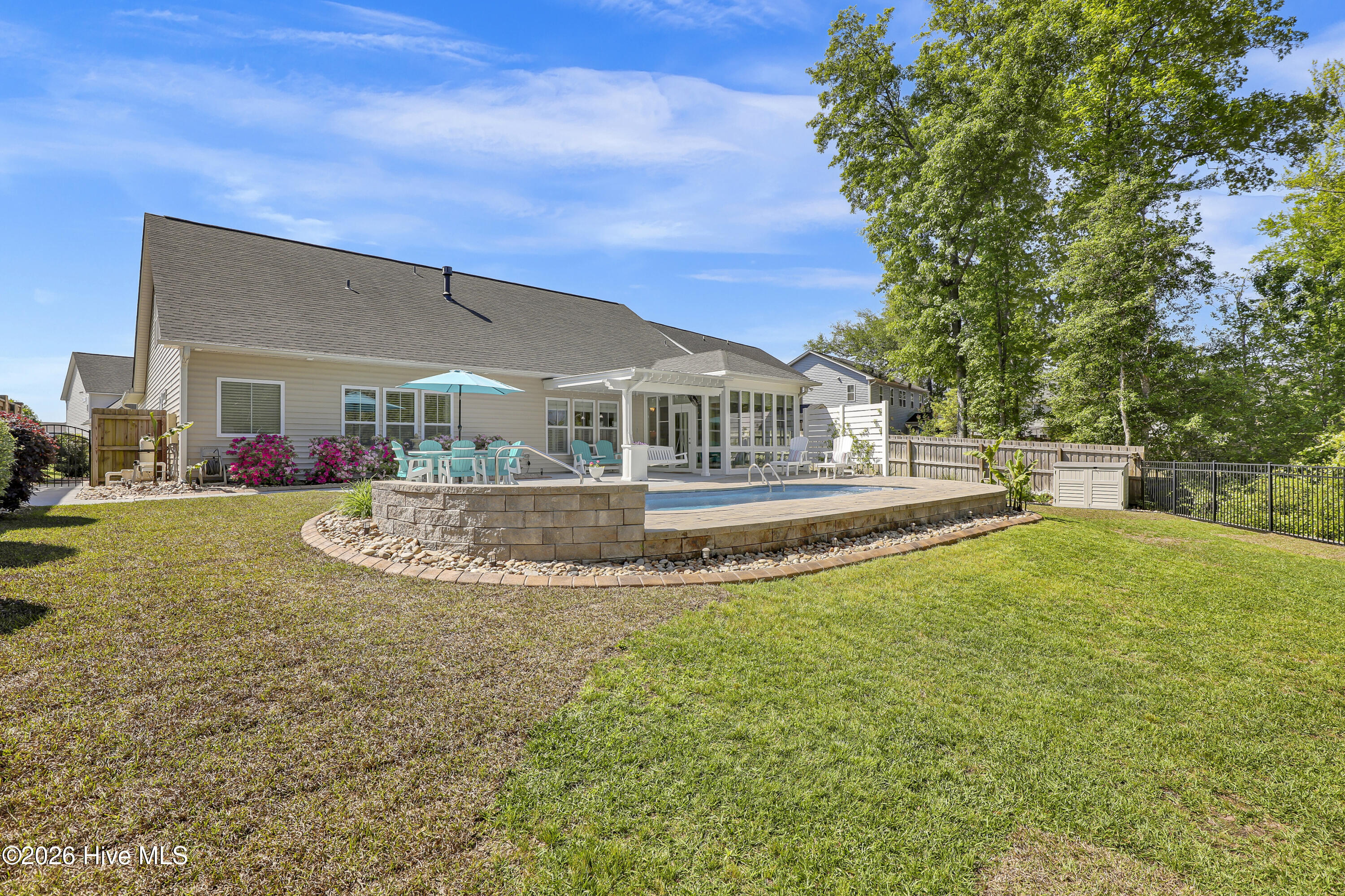 100567607 | Photo 49