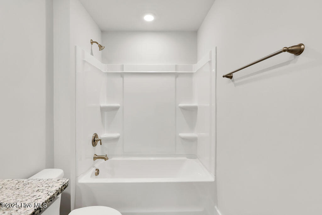 100562469 | Photo 28