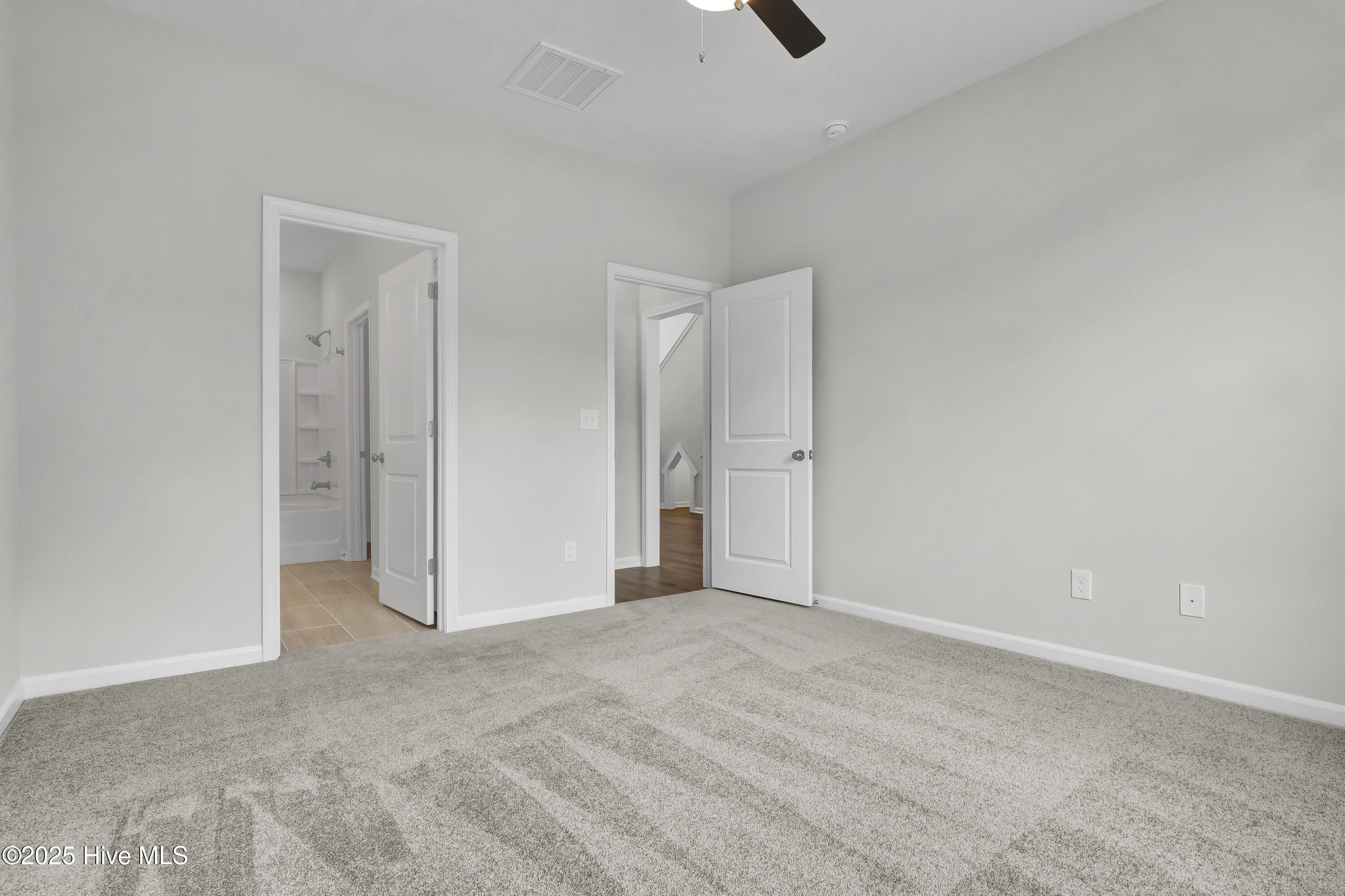 100538172 | Photo 16