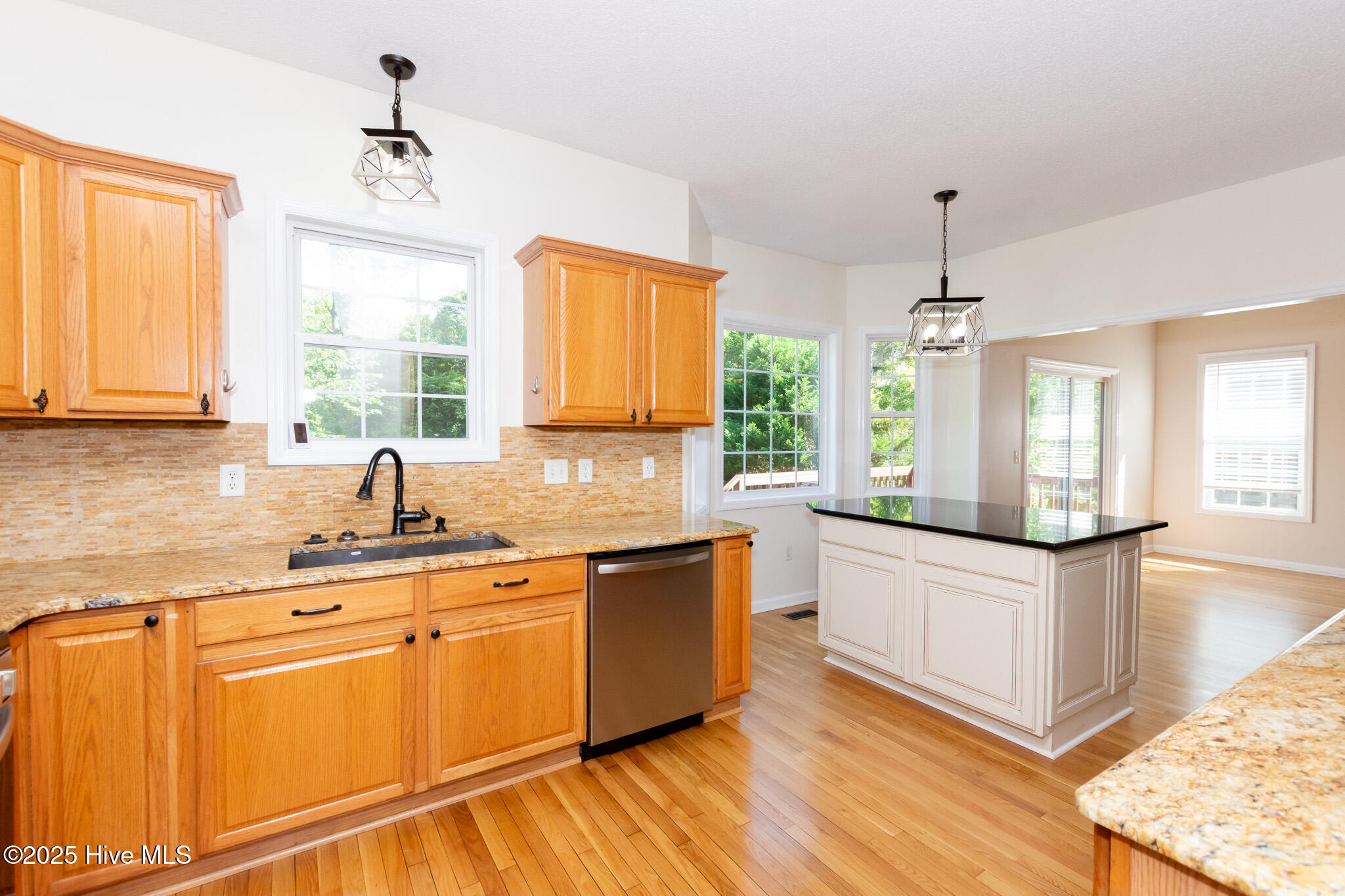 100554866 | Photo 18