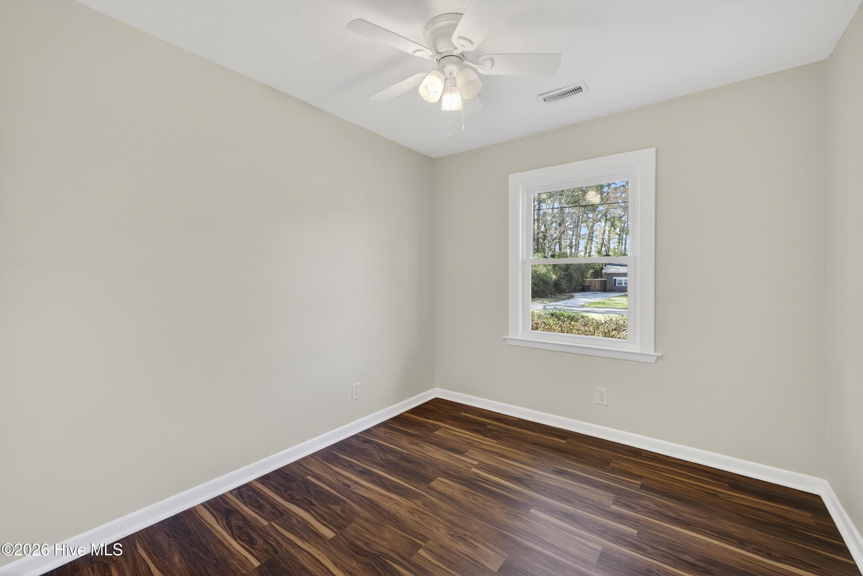 100560540 | Photo 15