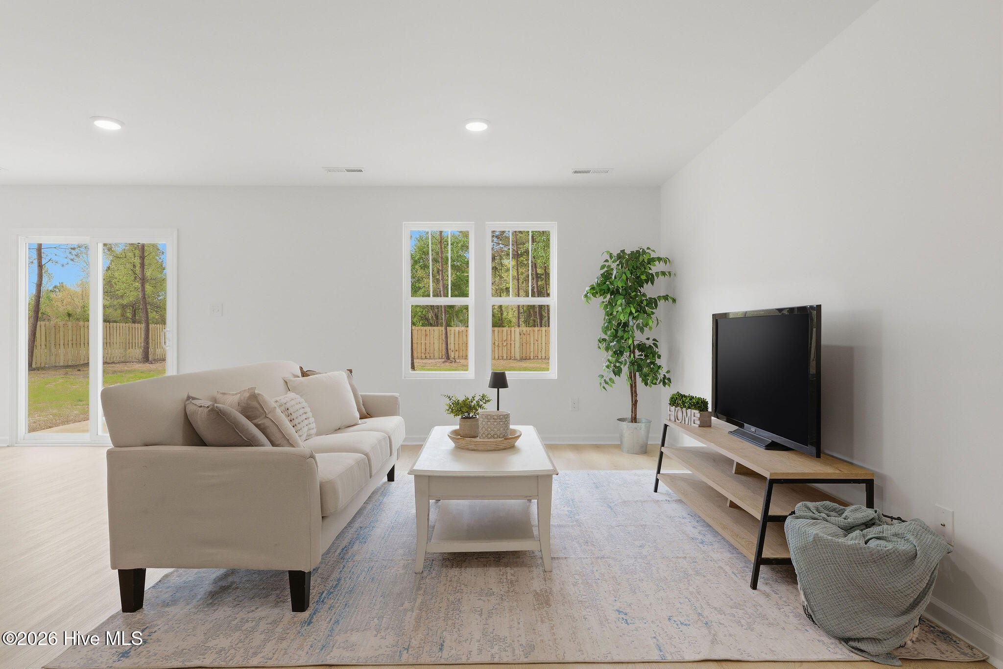 100554240 | Photo 16