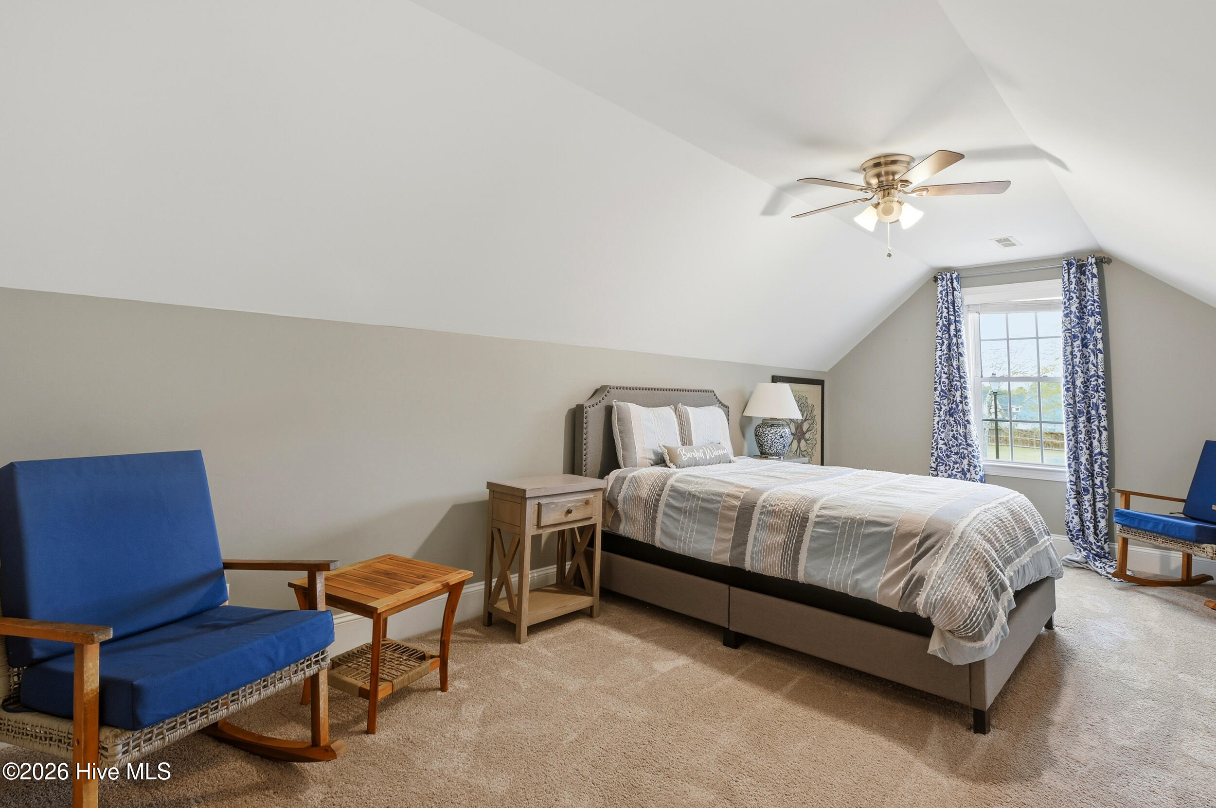 100563166 | Photo 29