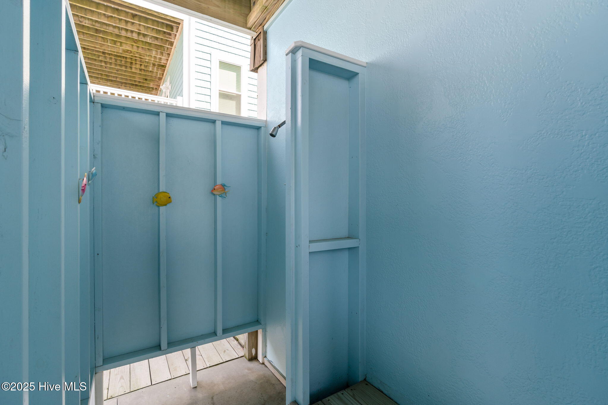 100495043 | Photo 42