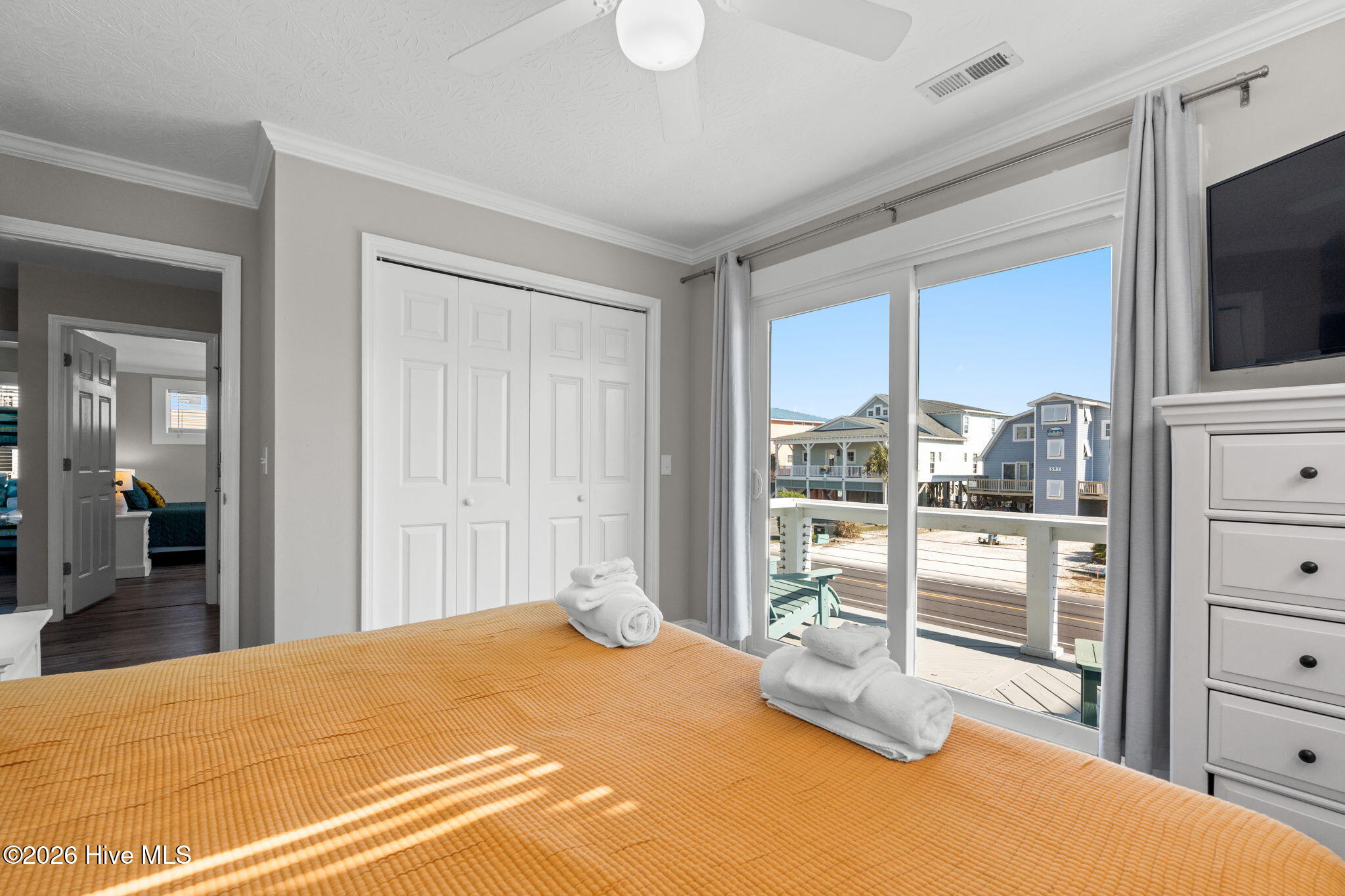 100568458 | Photo 38