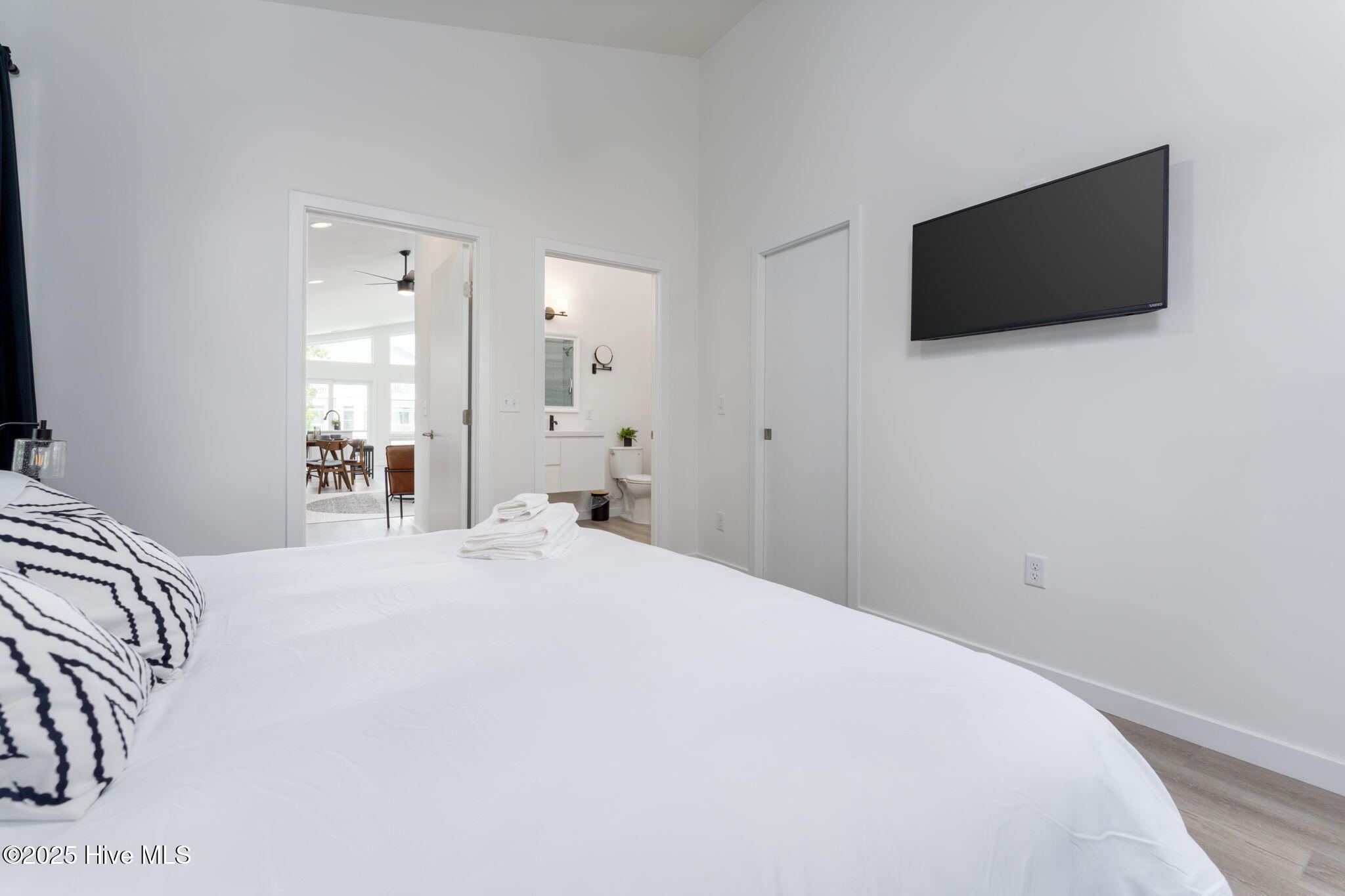 100485156 | Photo 26