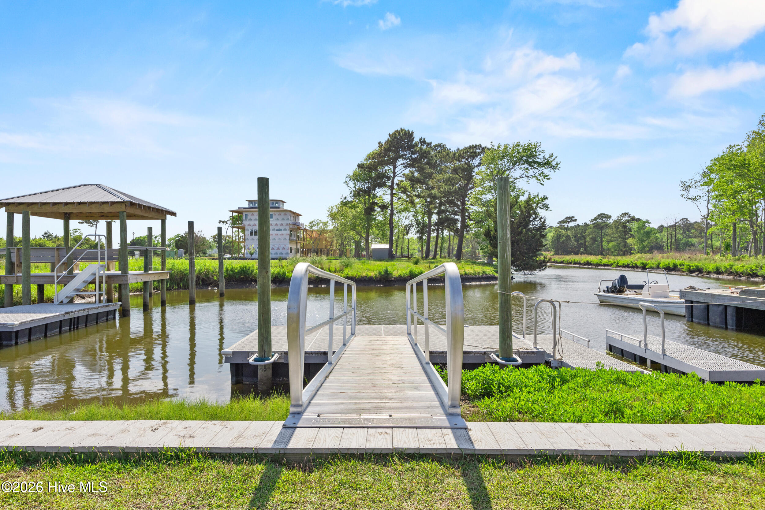 100568241 | Photo 78