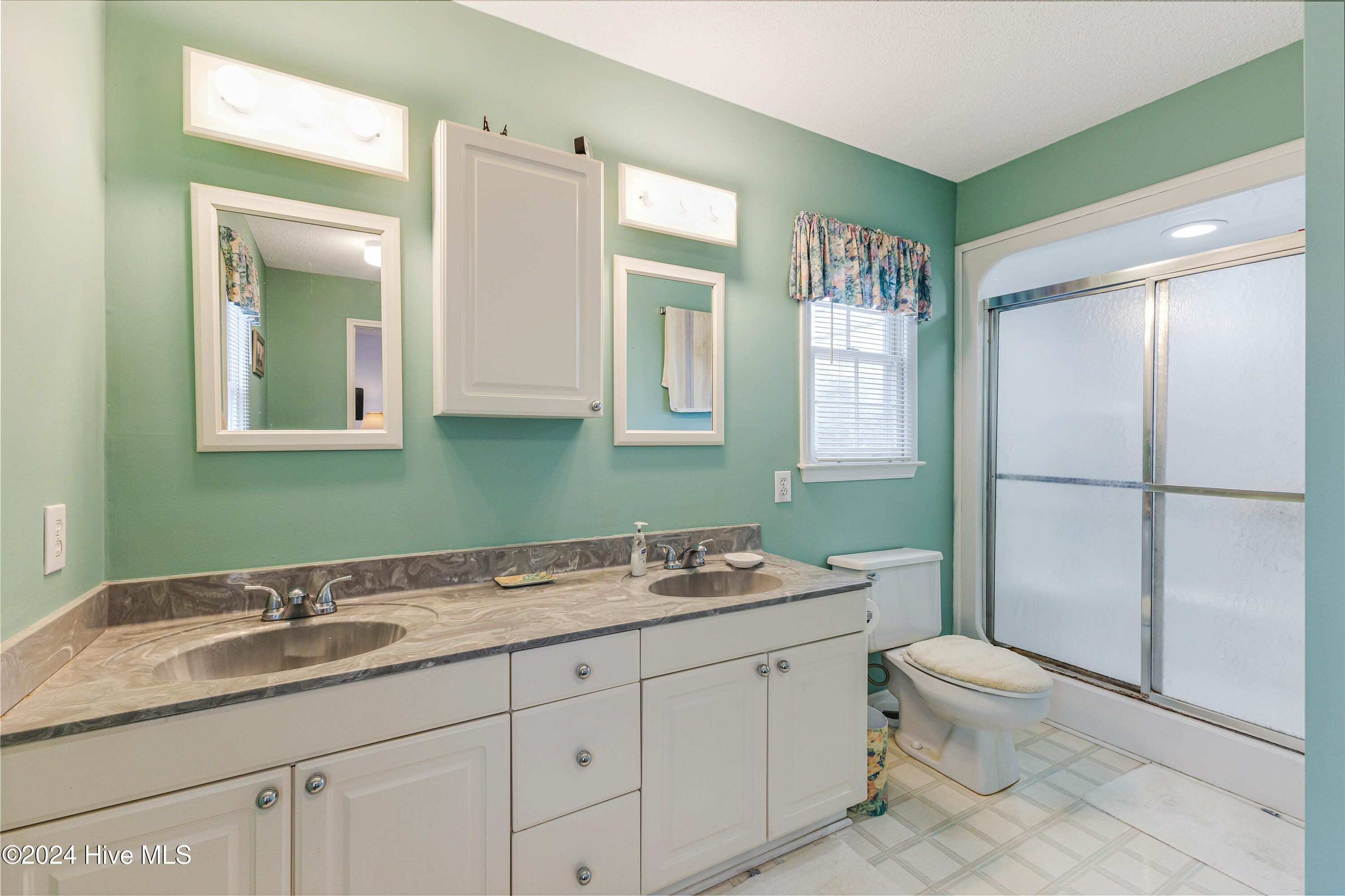 100478878 | Photo 24