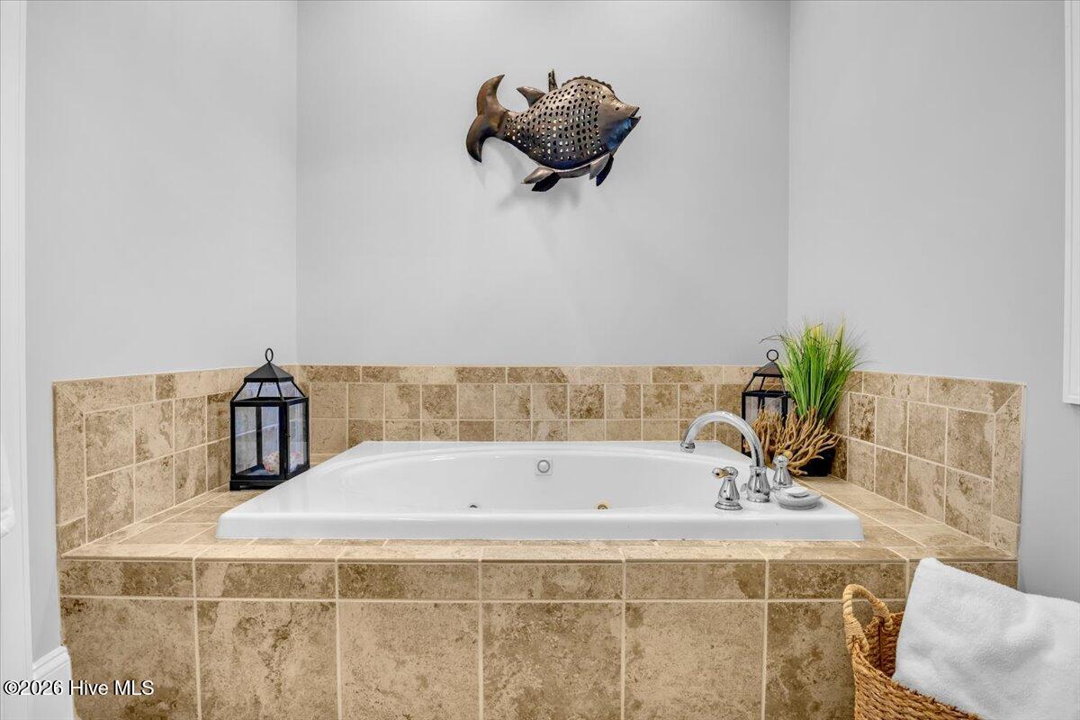 100565920 | Photo 45