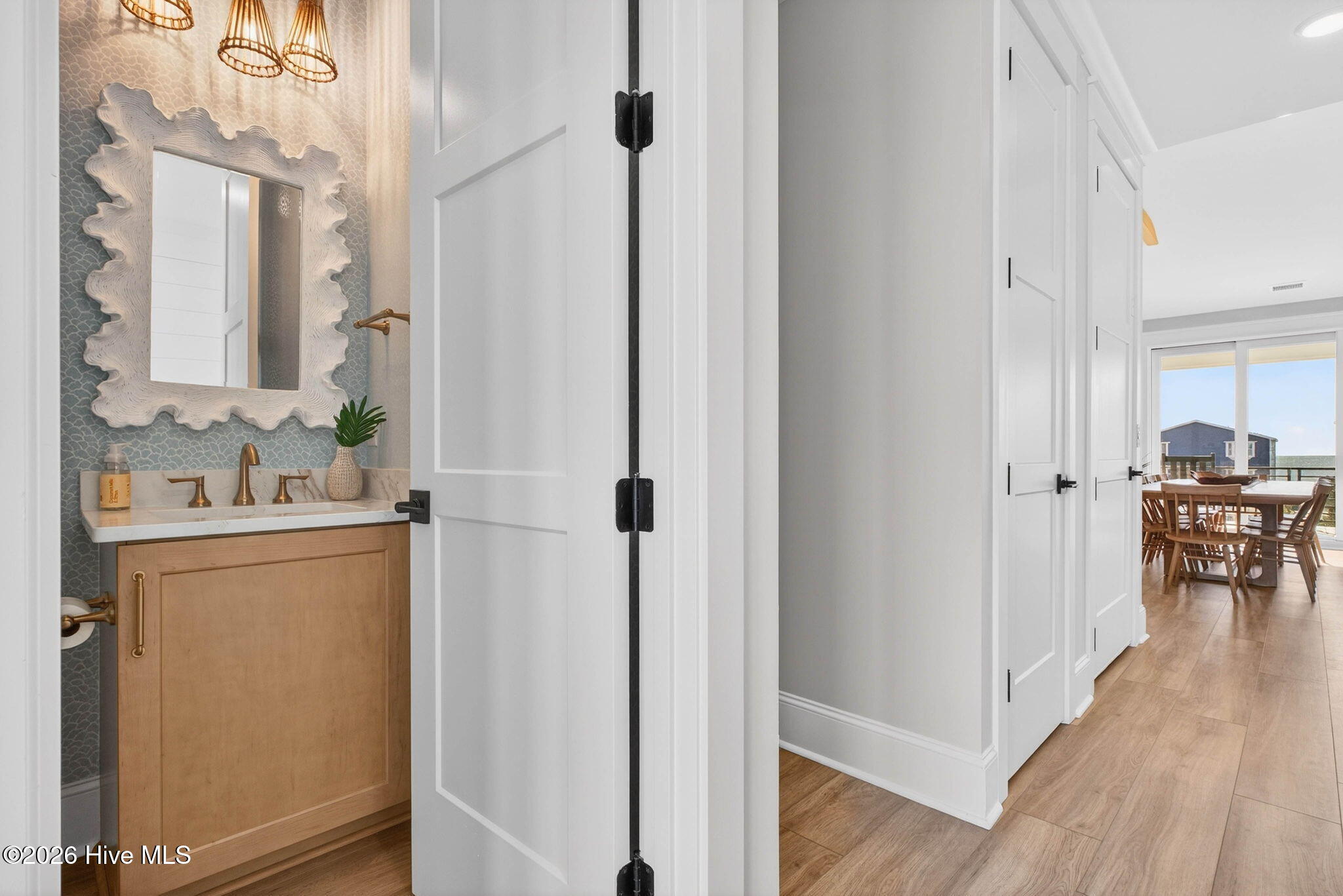 100570262 | Photo 59