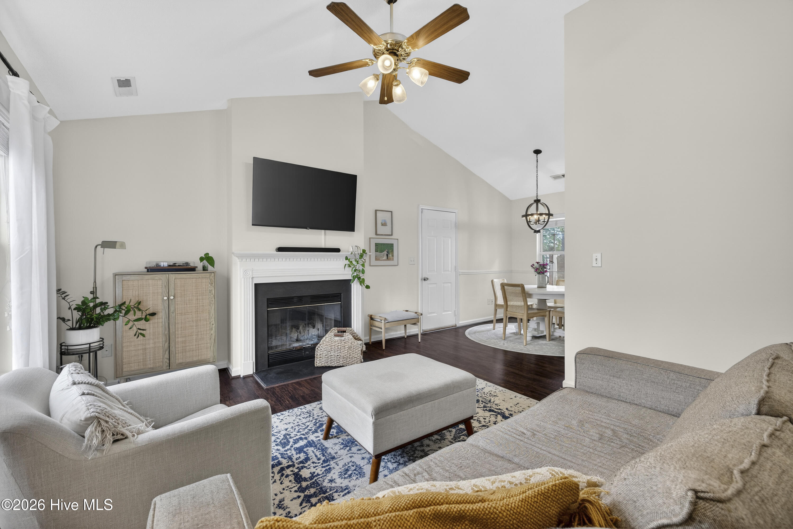 100555851 | Photo 10