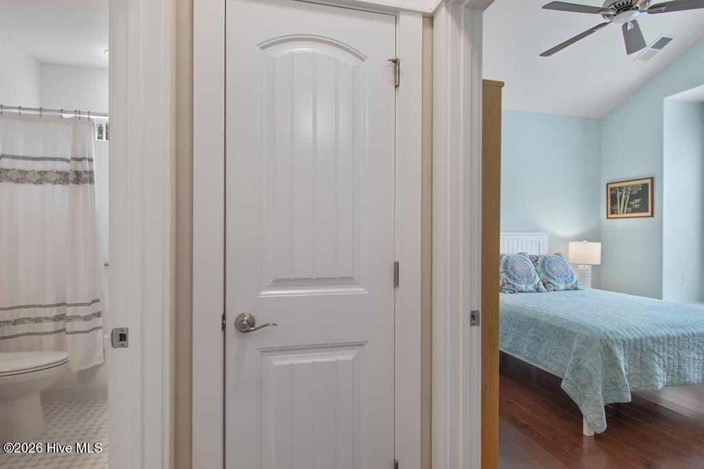 100562919 | Photo 51