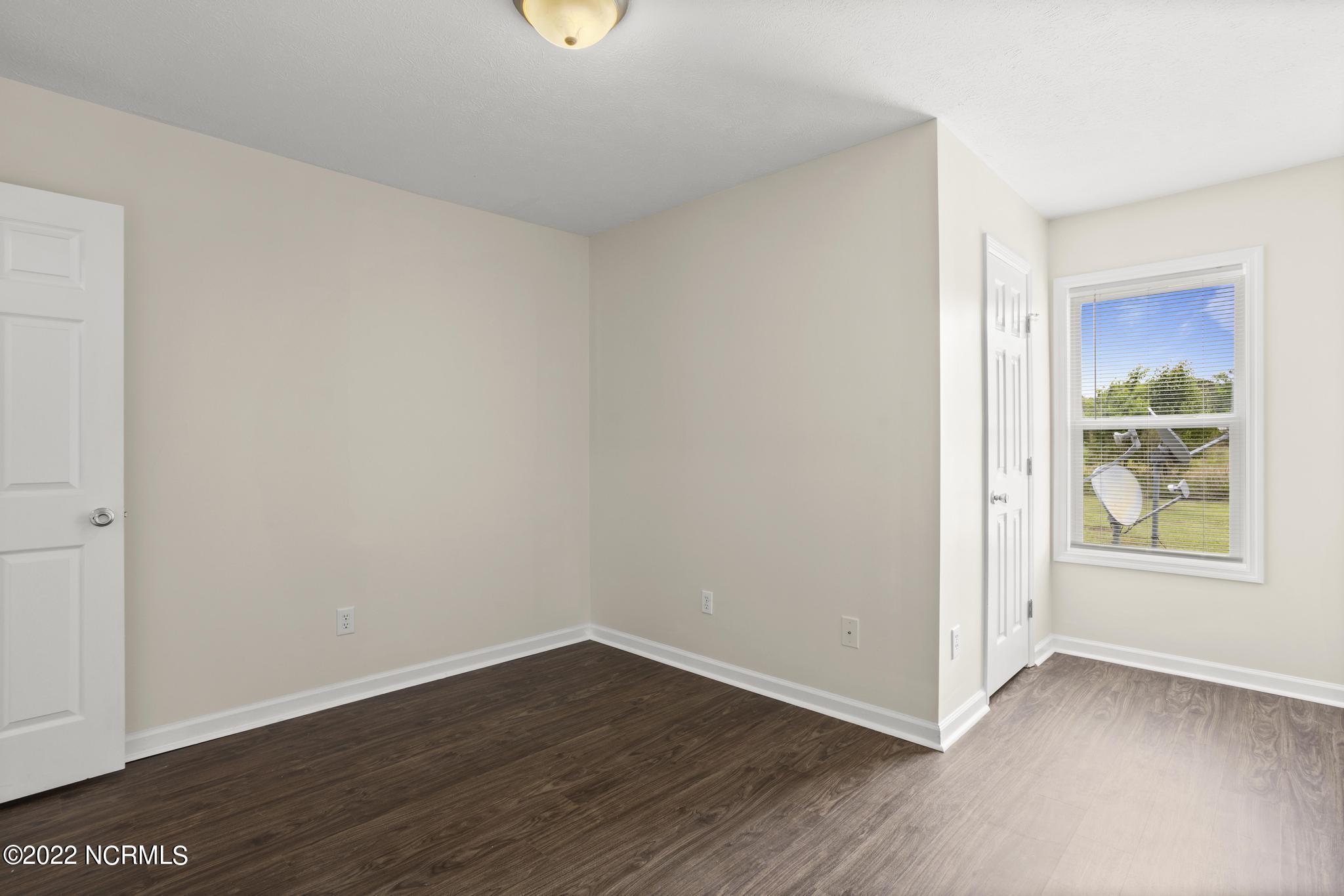 100550336 | Photo 13