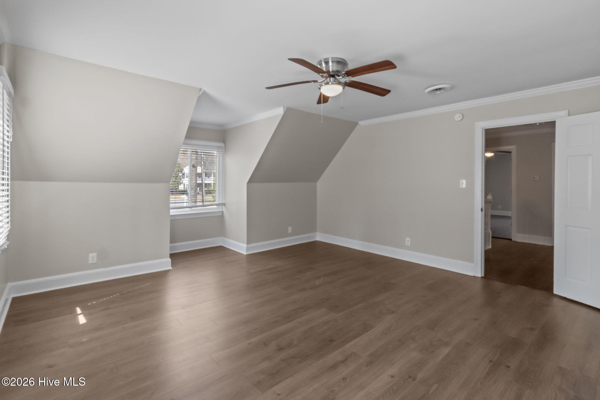 100560043 | Photo 38