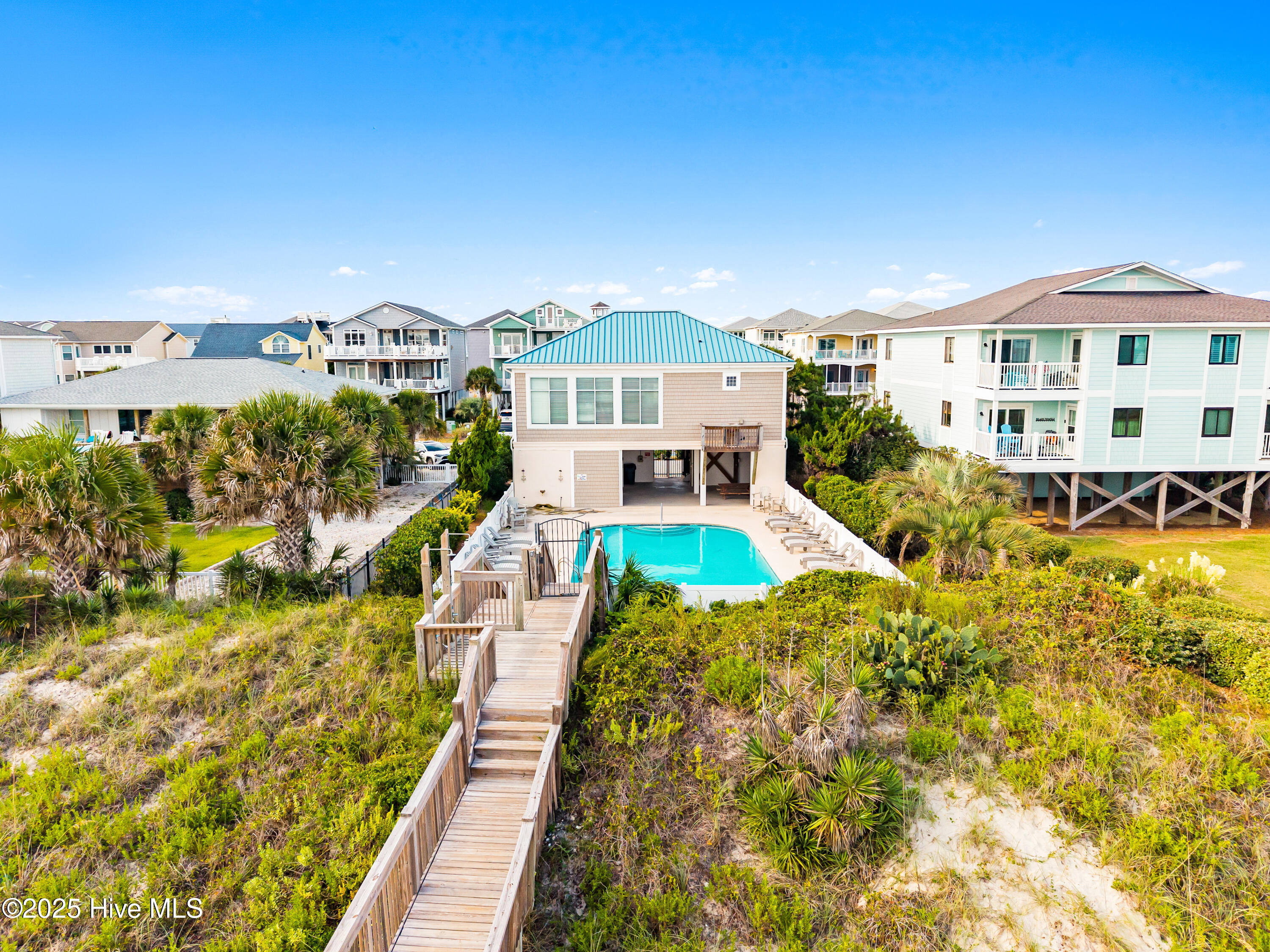 100530608 | Photo 65