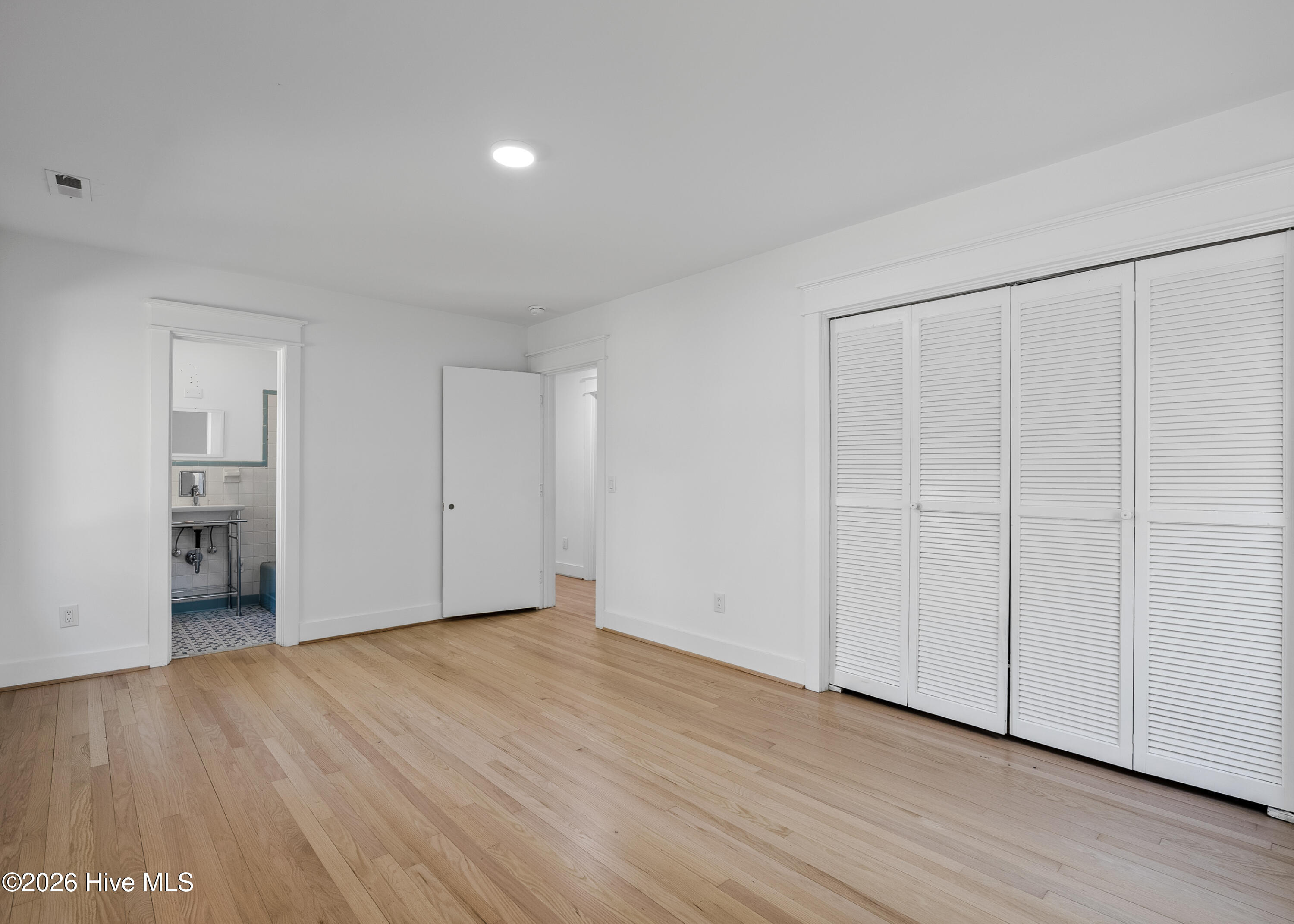 100559476 | Photo 32