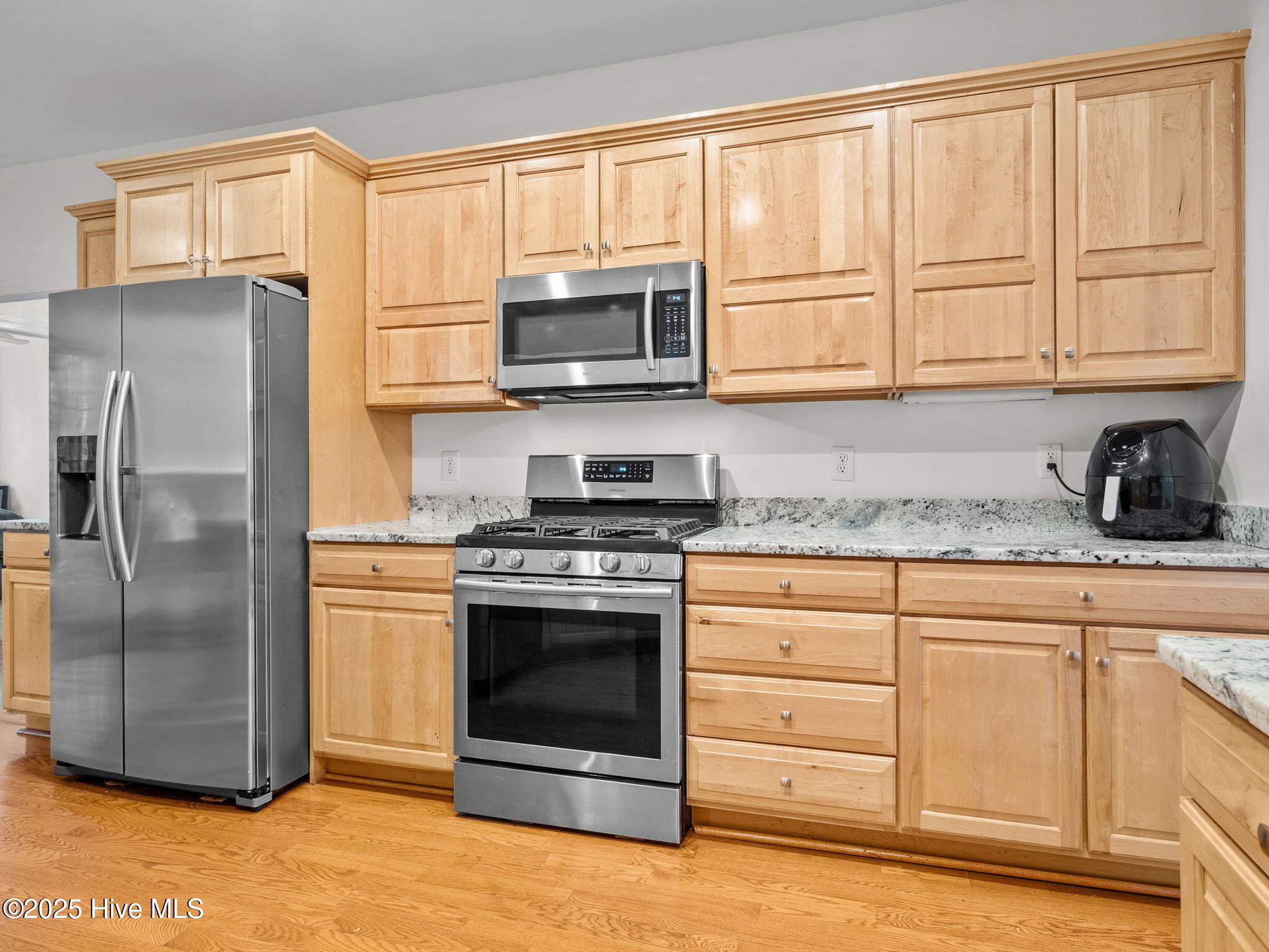 100519195 | Photo 13