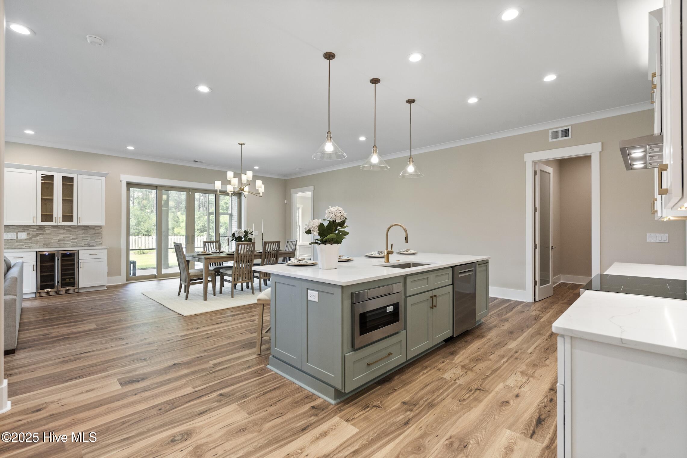 100537970 | Photo 11