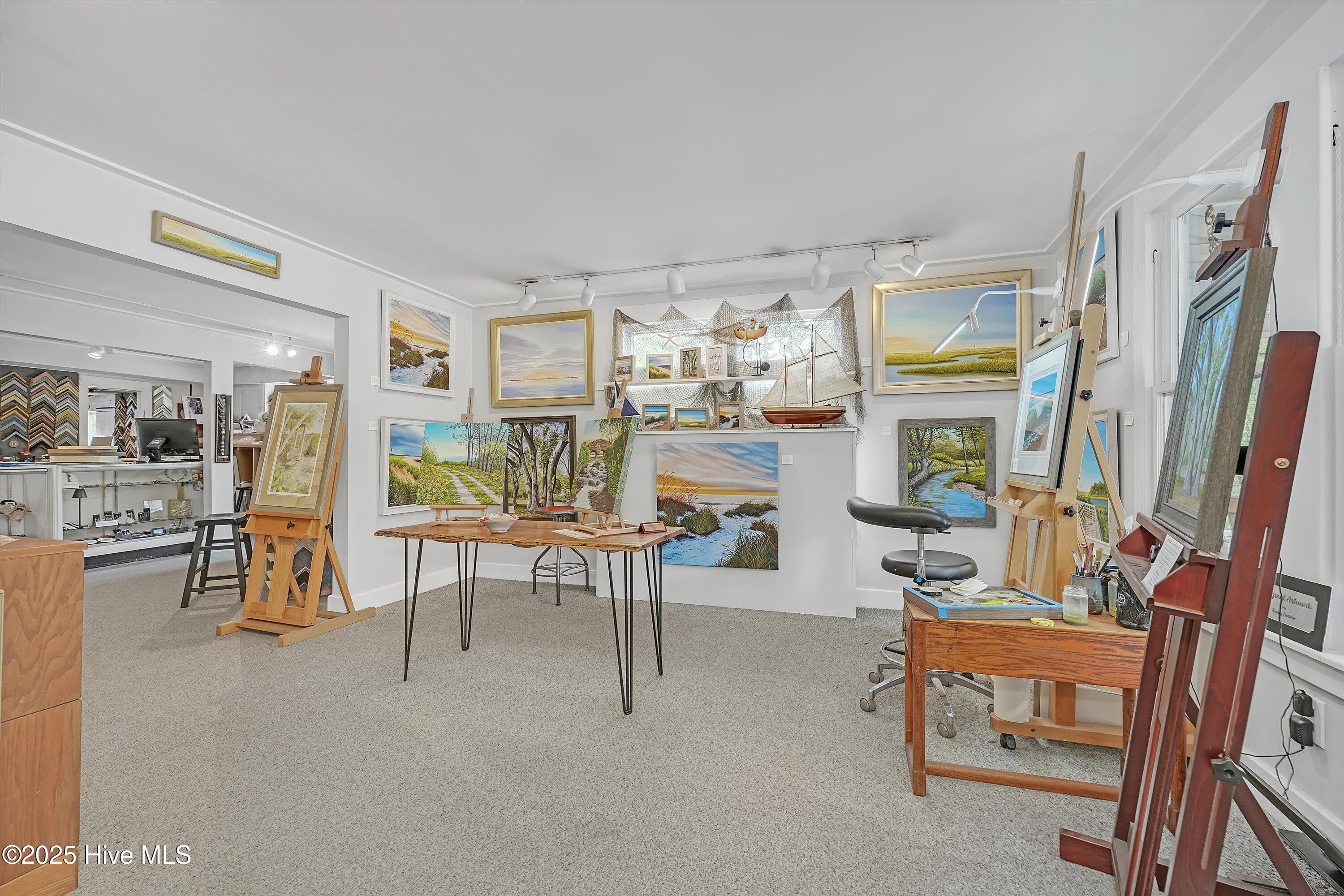 100530125 | Photo 25