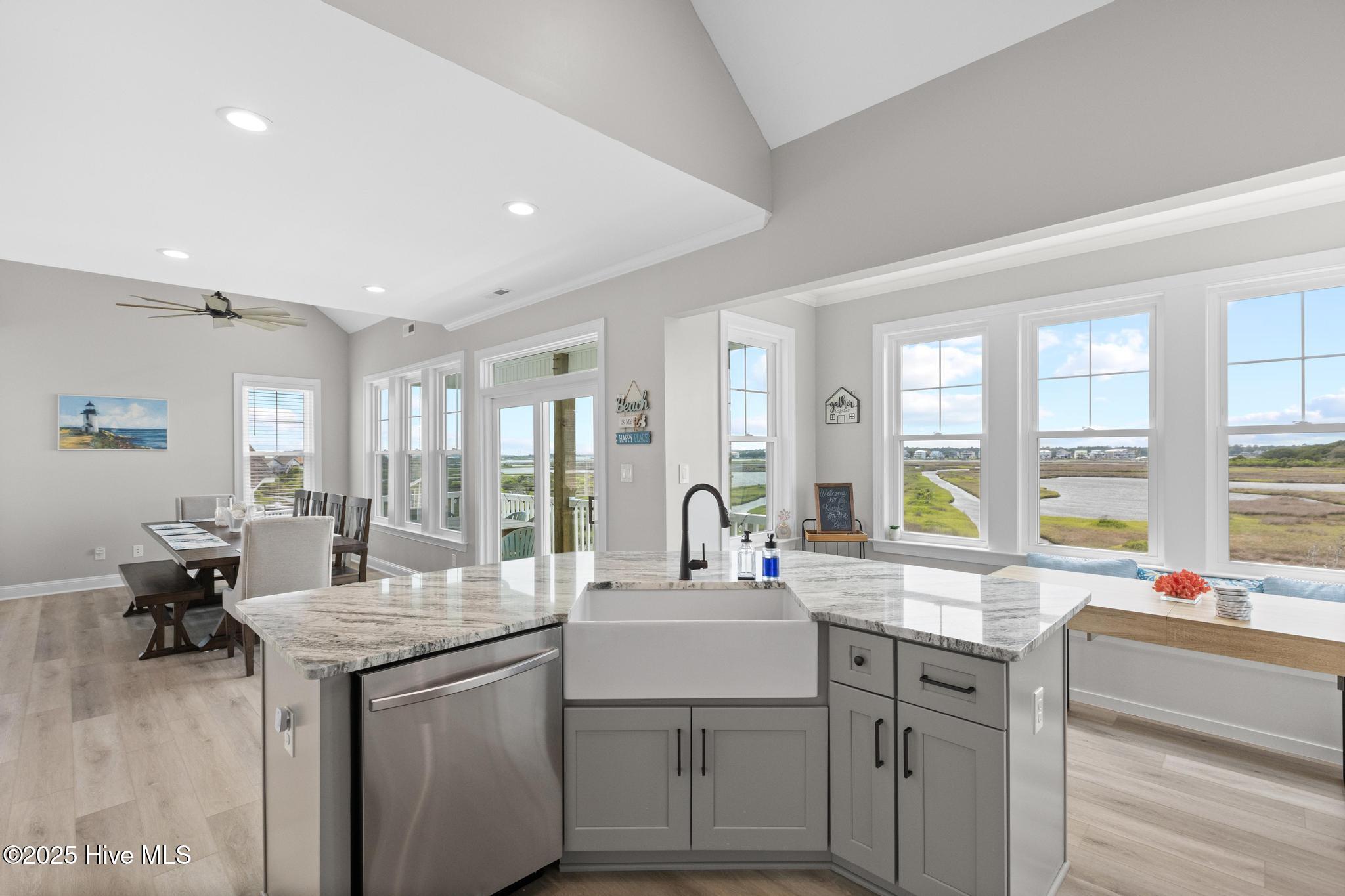 100511238 | Photo 40