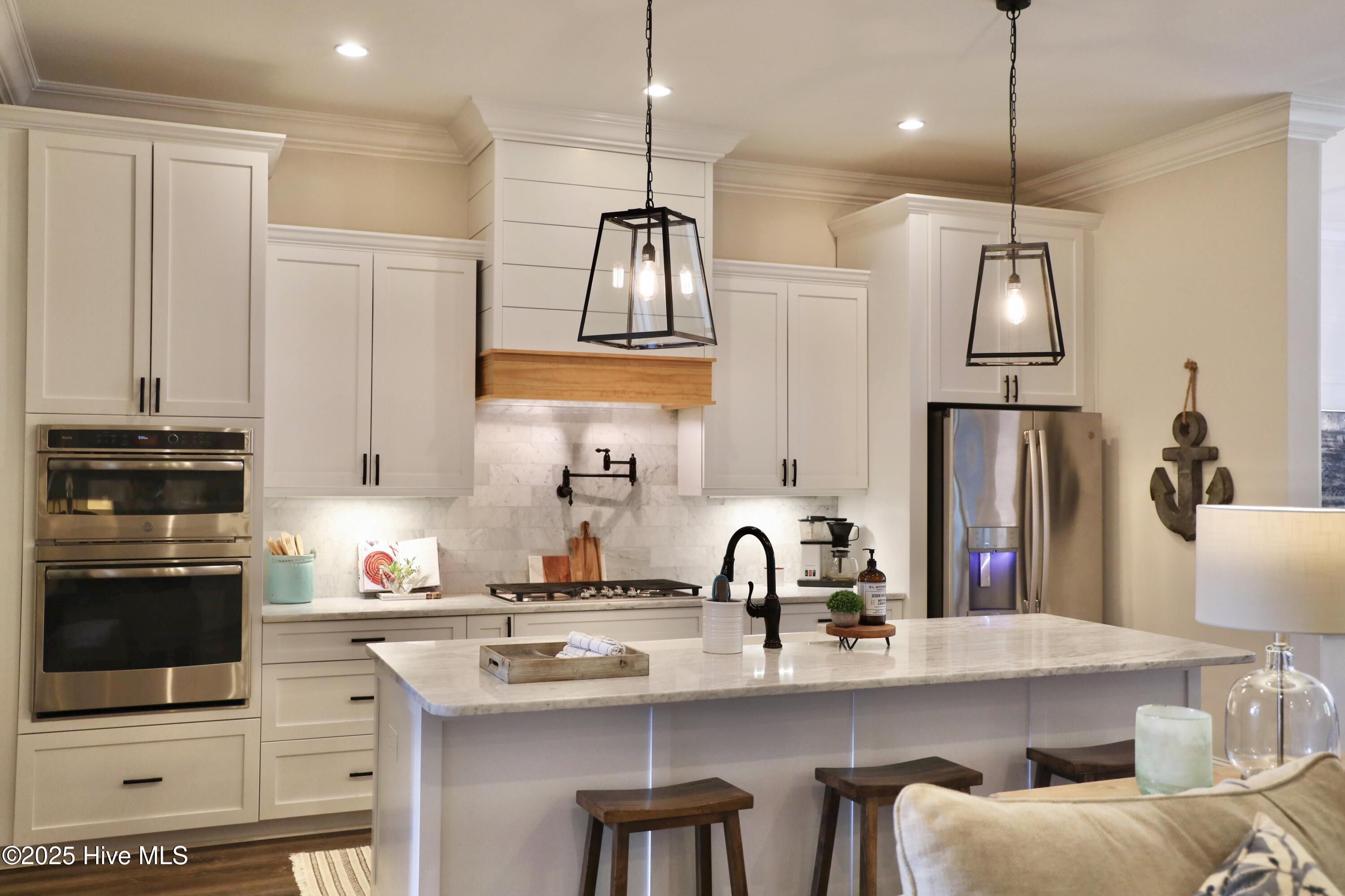 100556308 | Photo 30