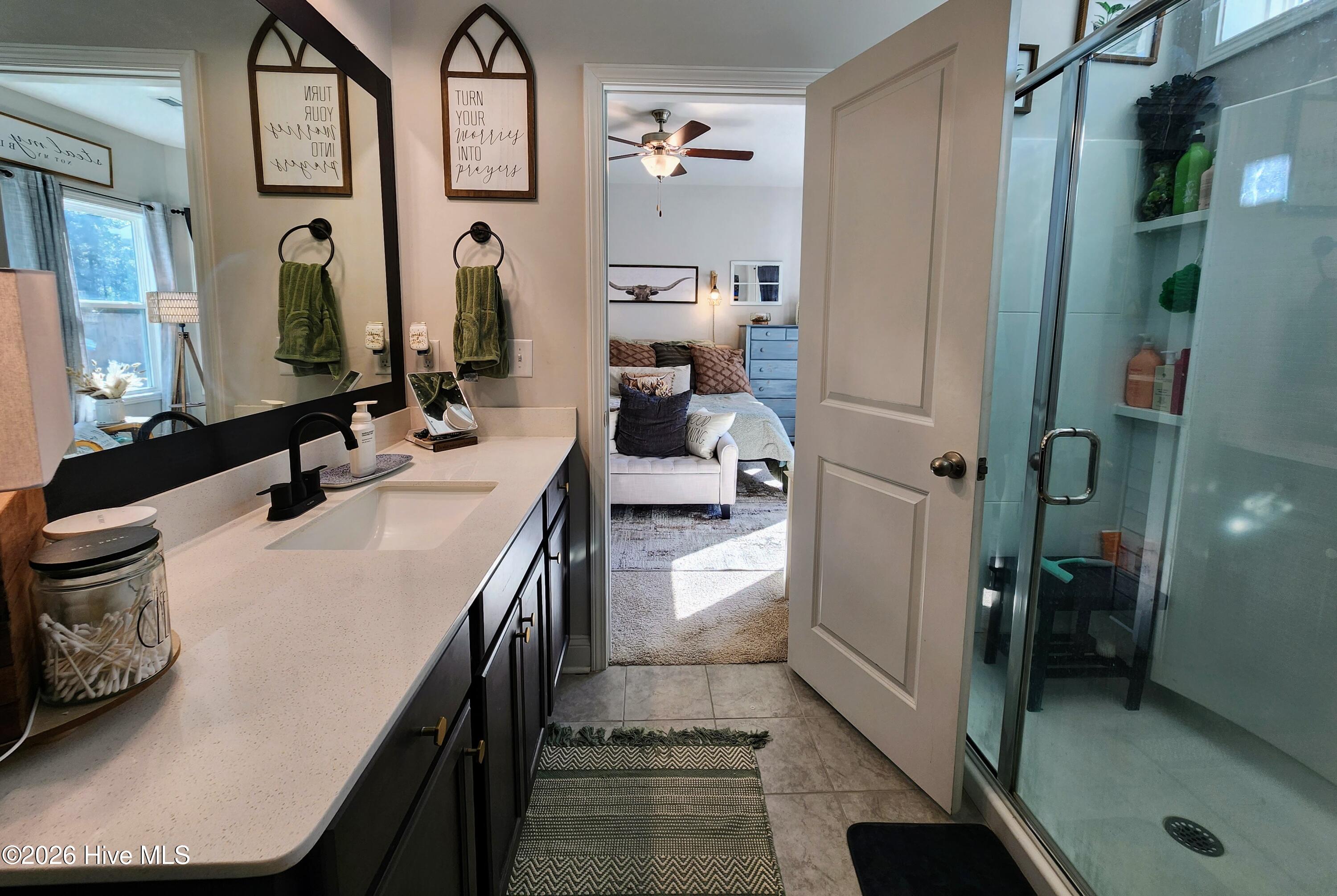 100549443 | Photo 21