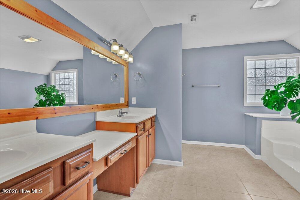 100567145 | Photo 25