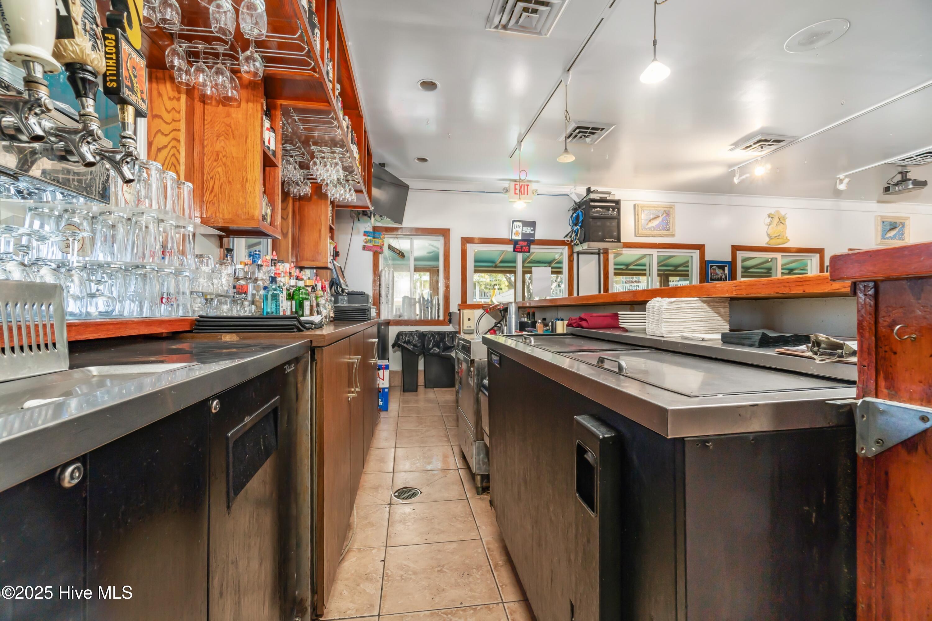 303 South Avenue,Oriental