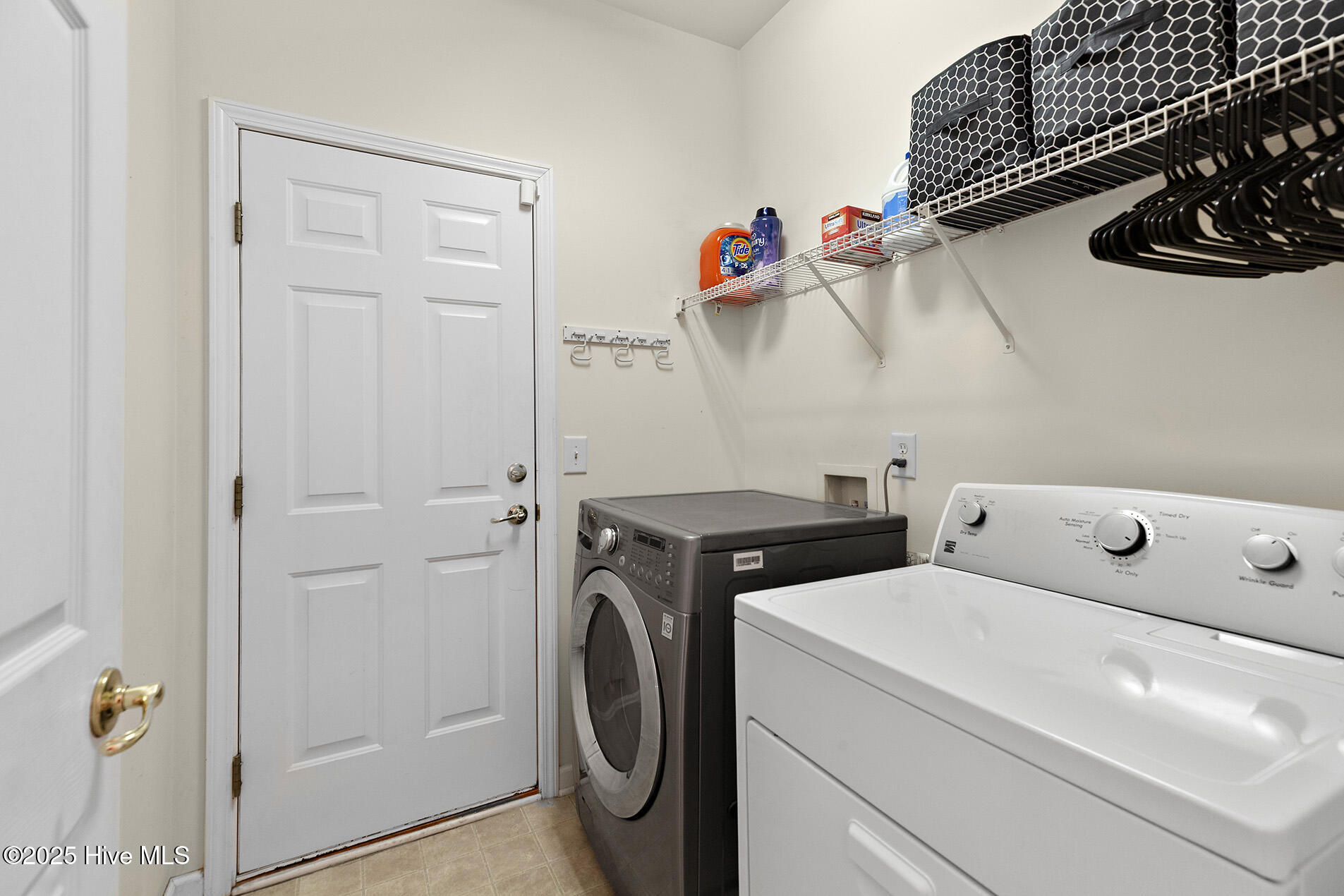 100546860 | Photo 22