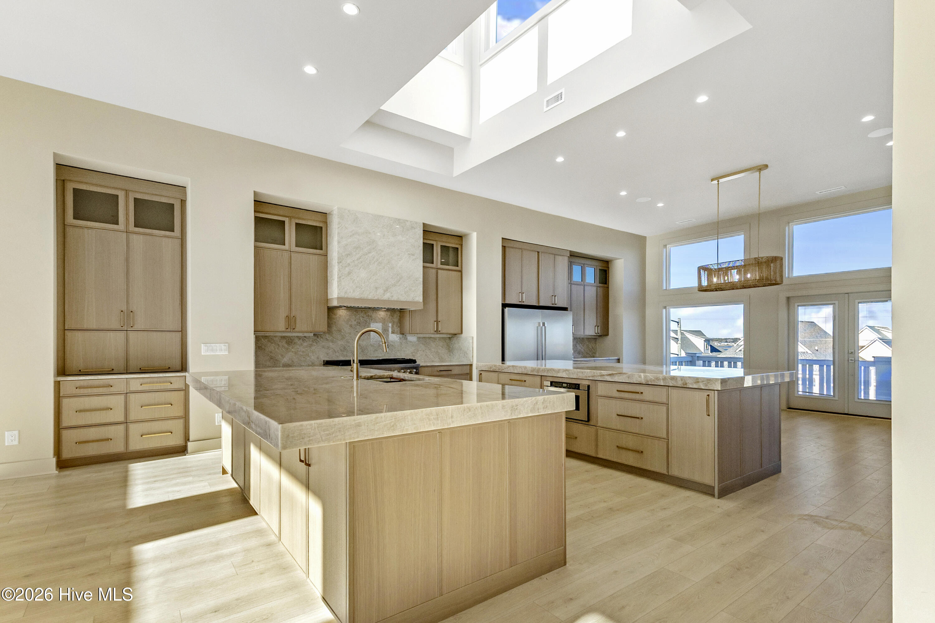 100551953 | Photo 26