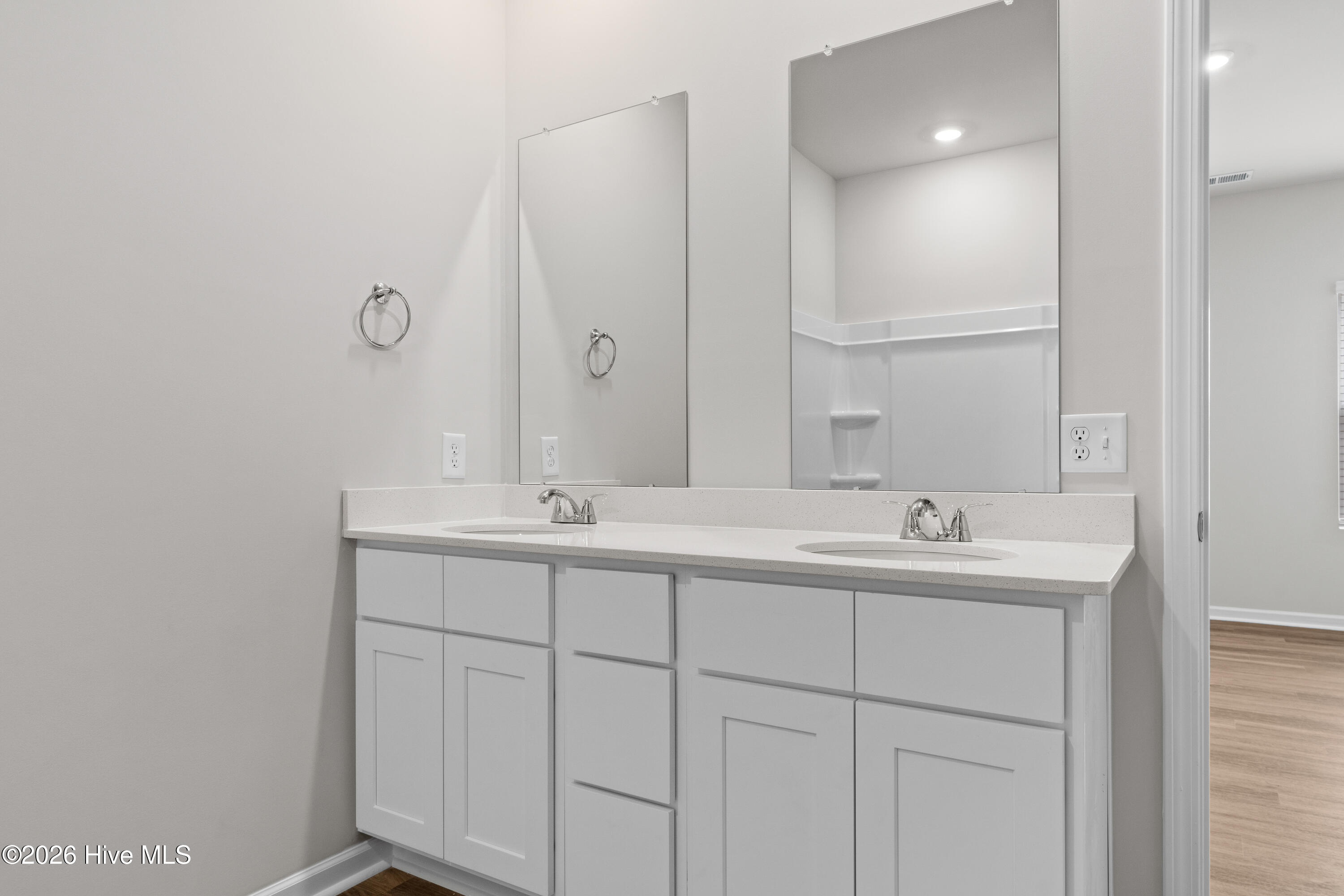 100567878 | Photo 21