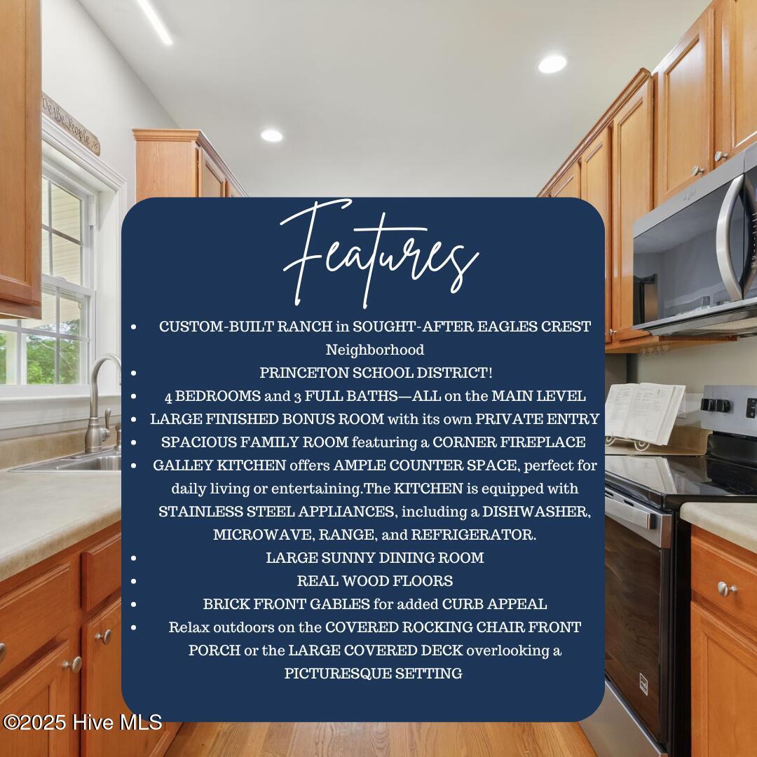 eagle crest features