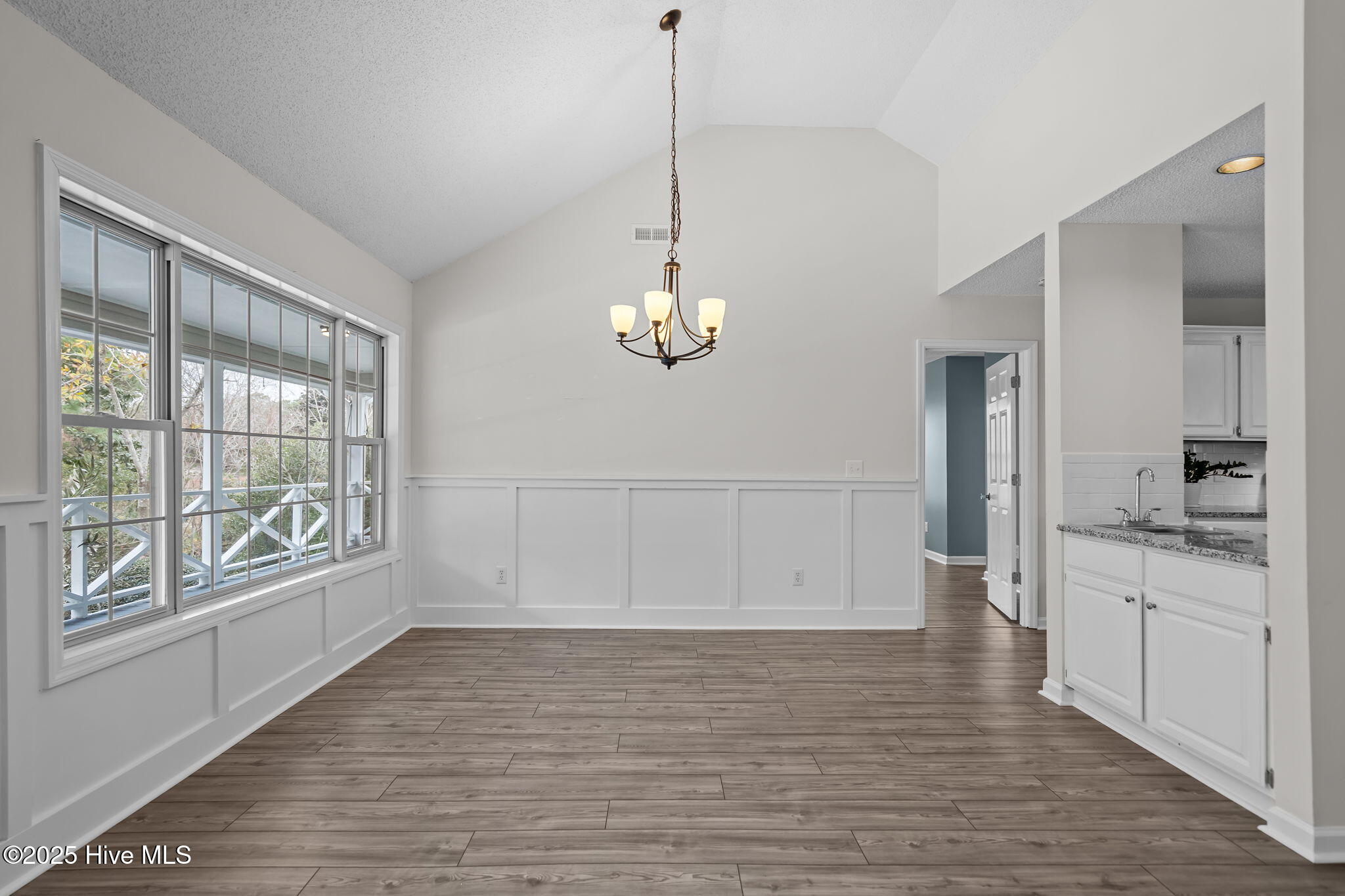 100547152 | Photo 12