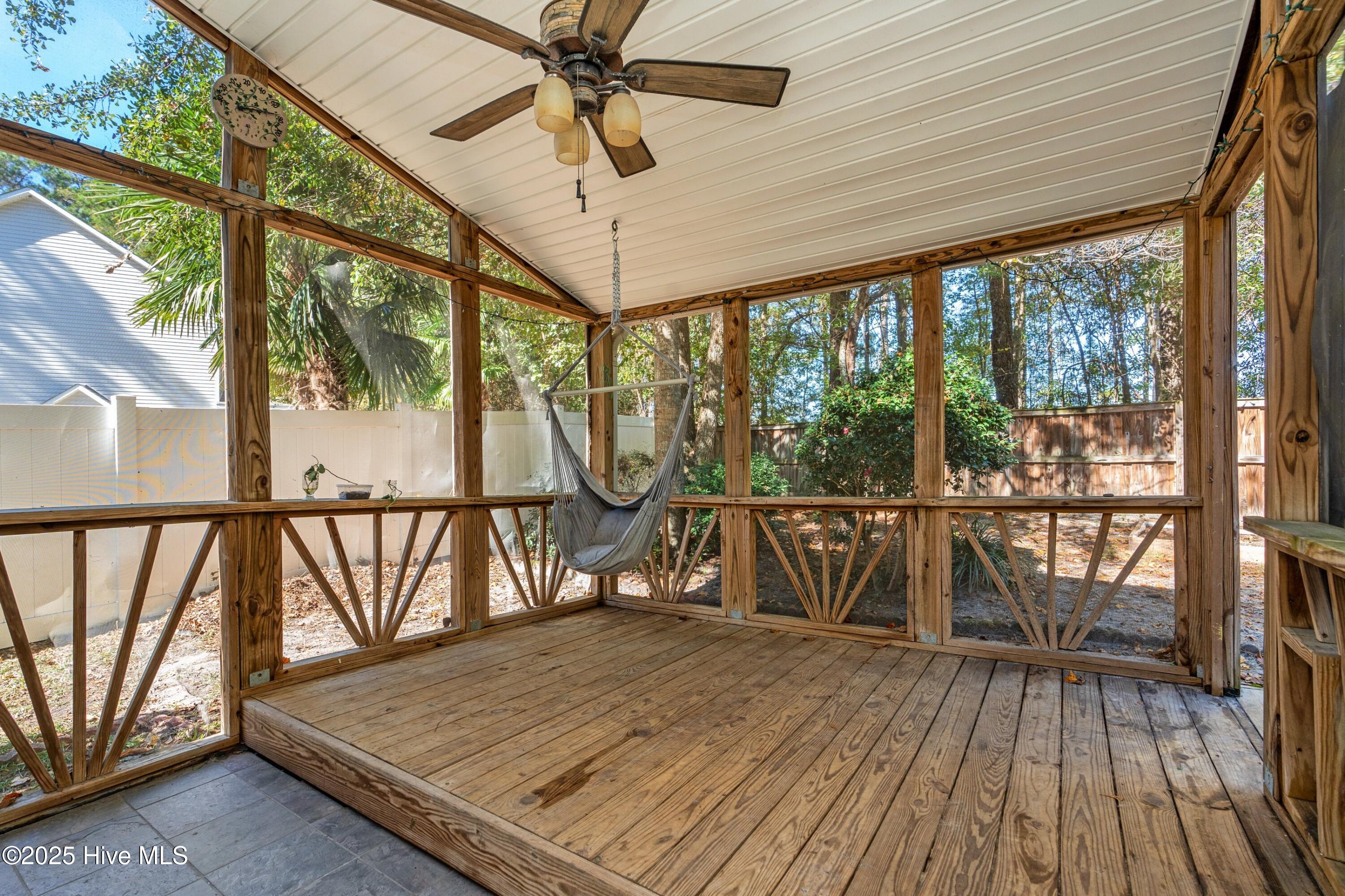 100565121 | Photo 36