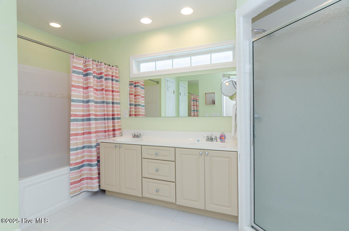 100534014 | Photo 33