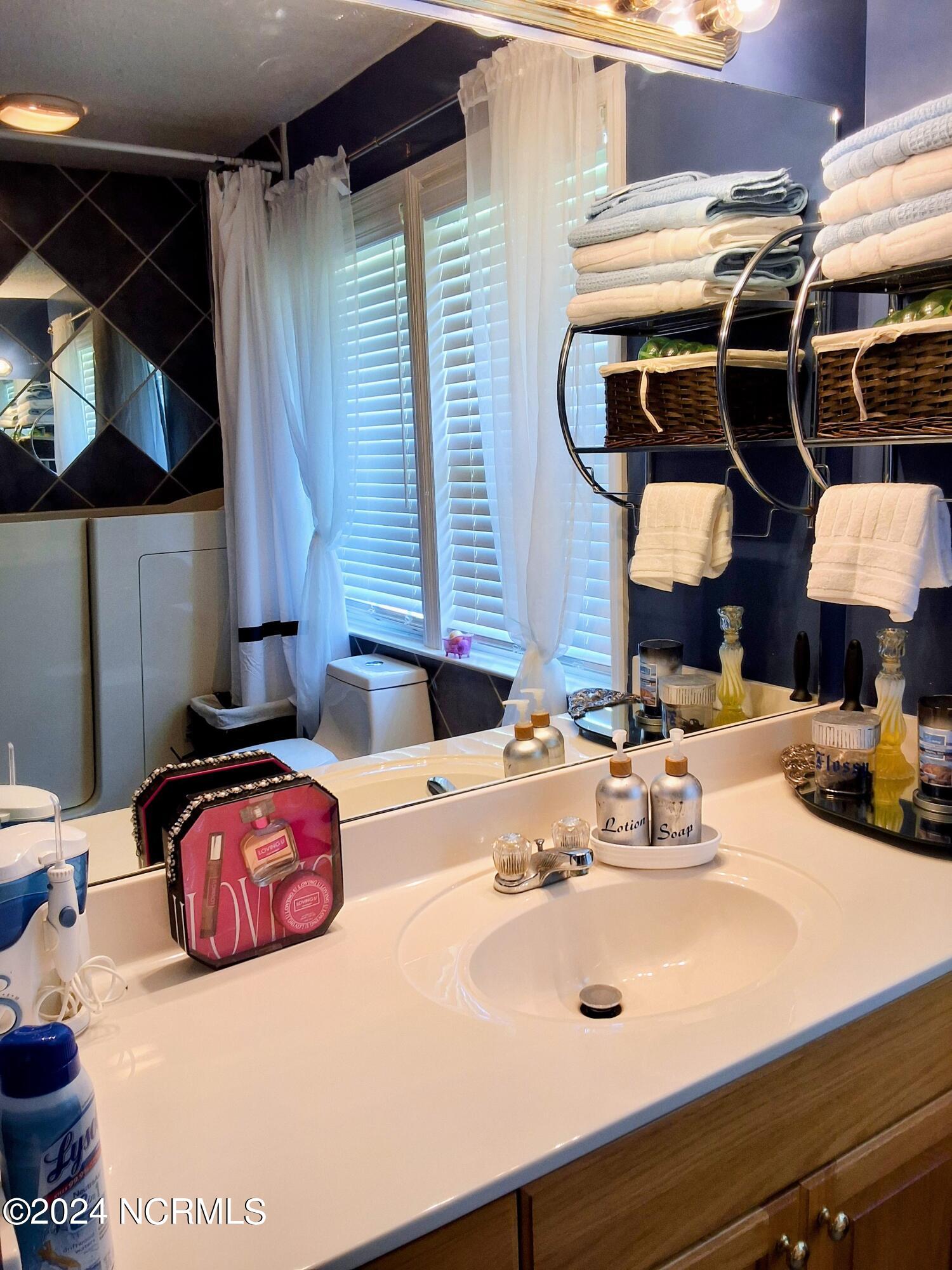 100463336 | Photo 33